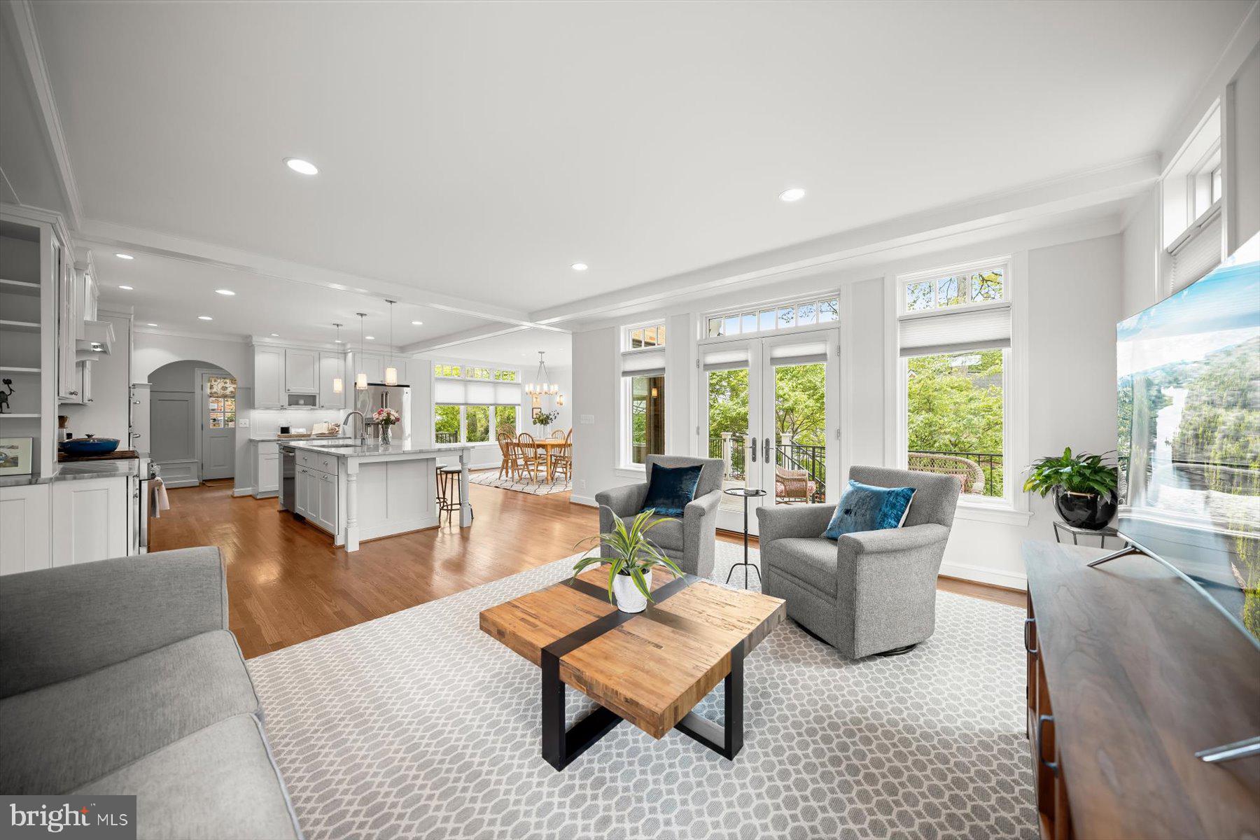 LARCHMONT - Residential