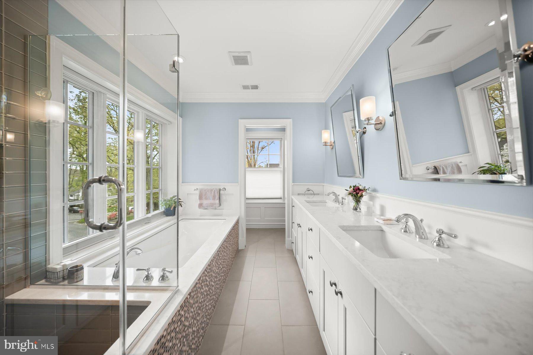 LARCHMONT - Residential