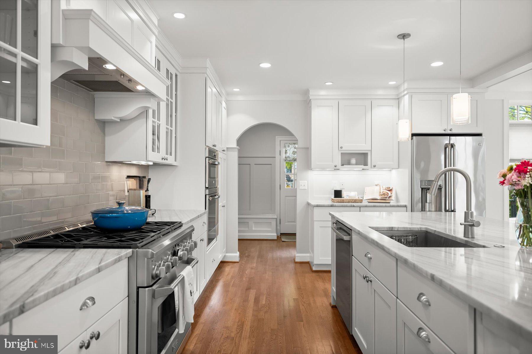 LARCHMONT - Residential