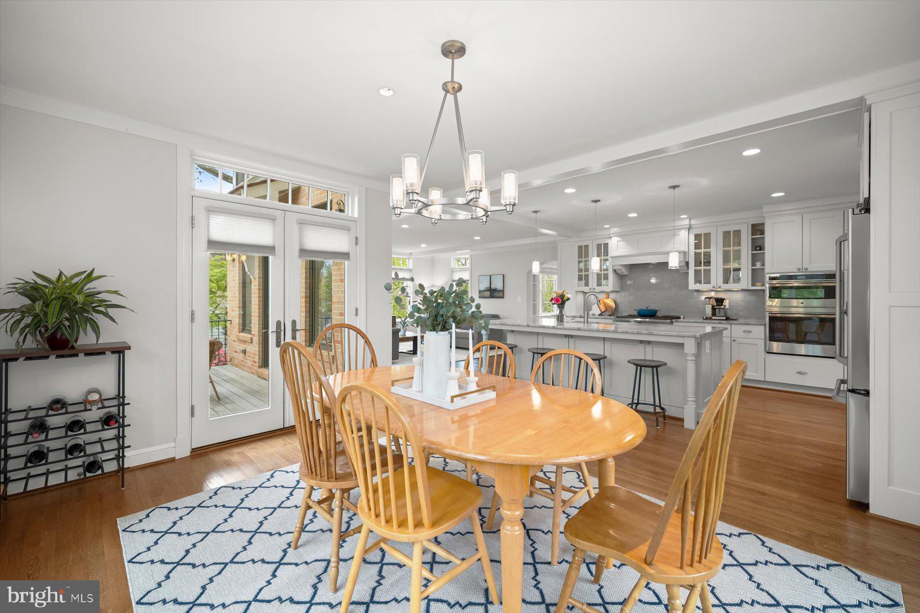 LARCHMONT - Residential