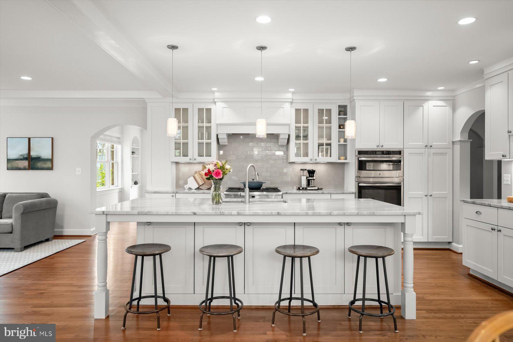 LARCHMONT - Residential