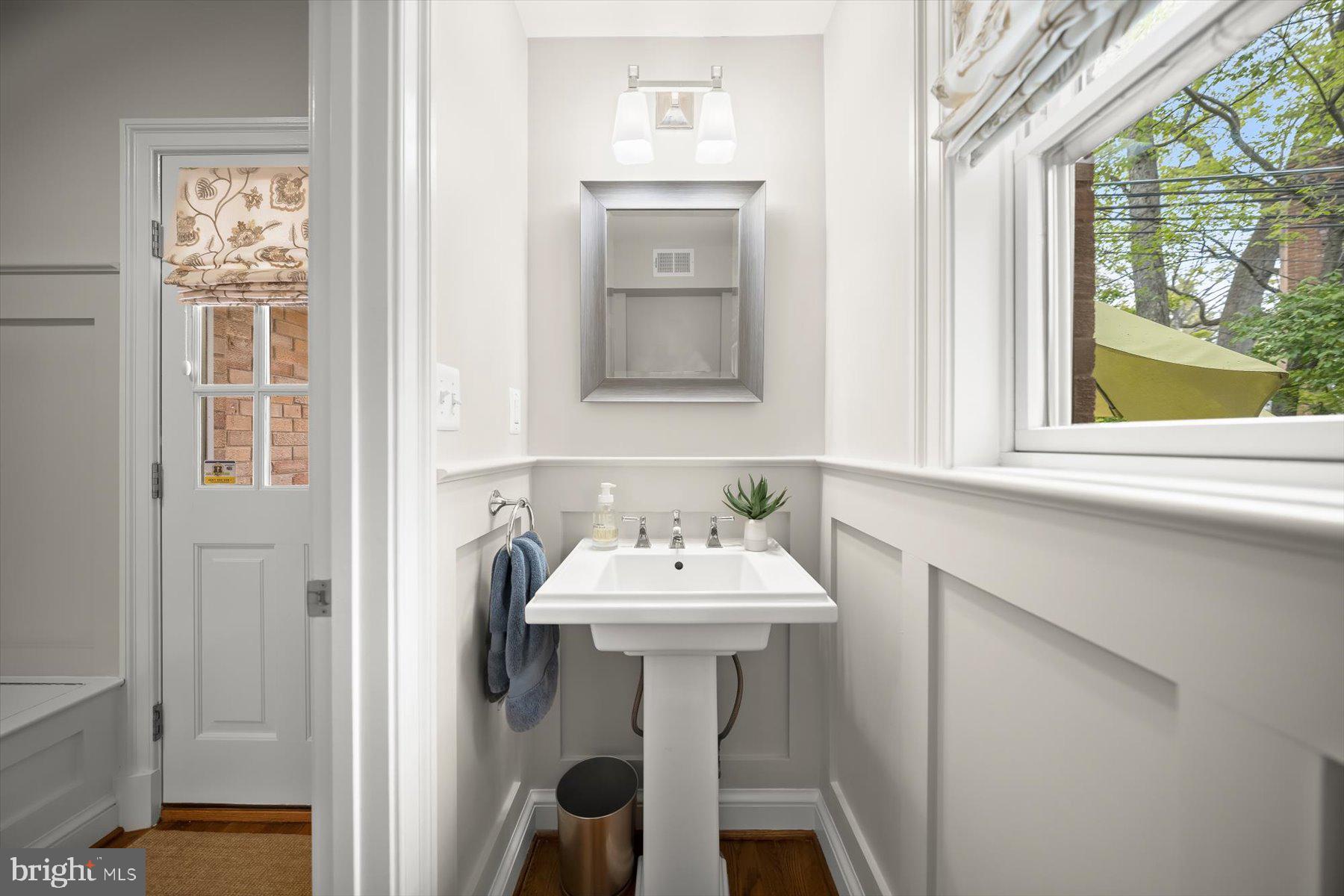 LARCHMONT - Residential