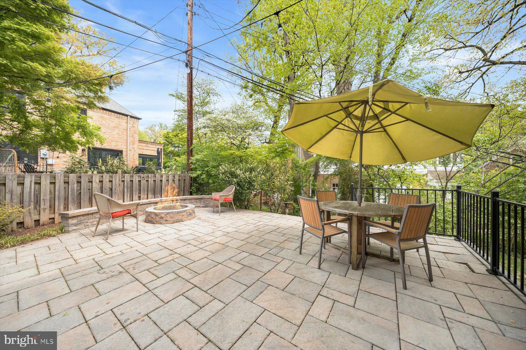 LARCHMONT - Residential