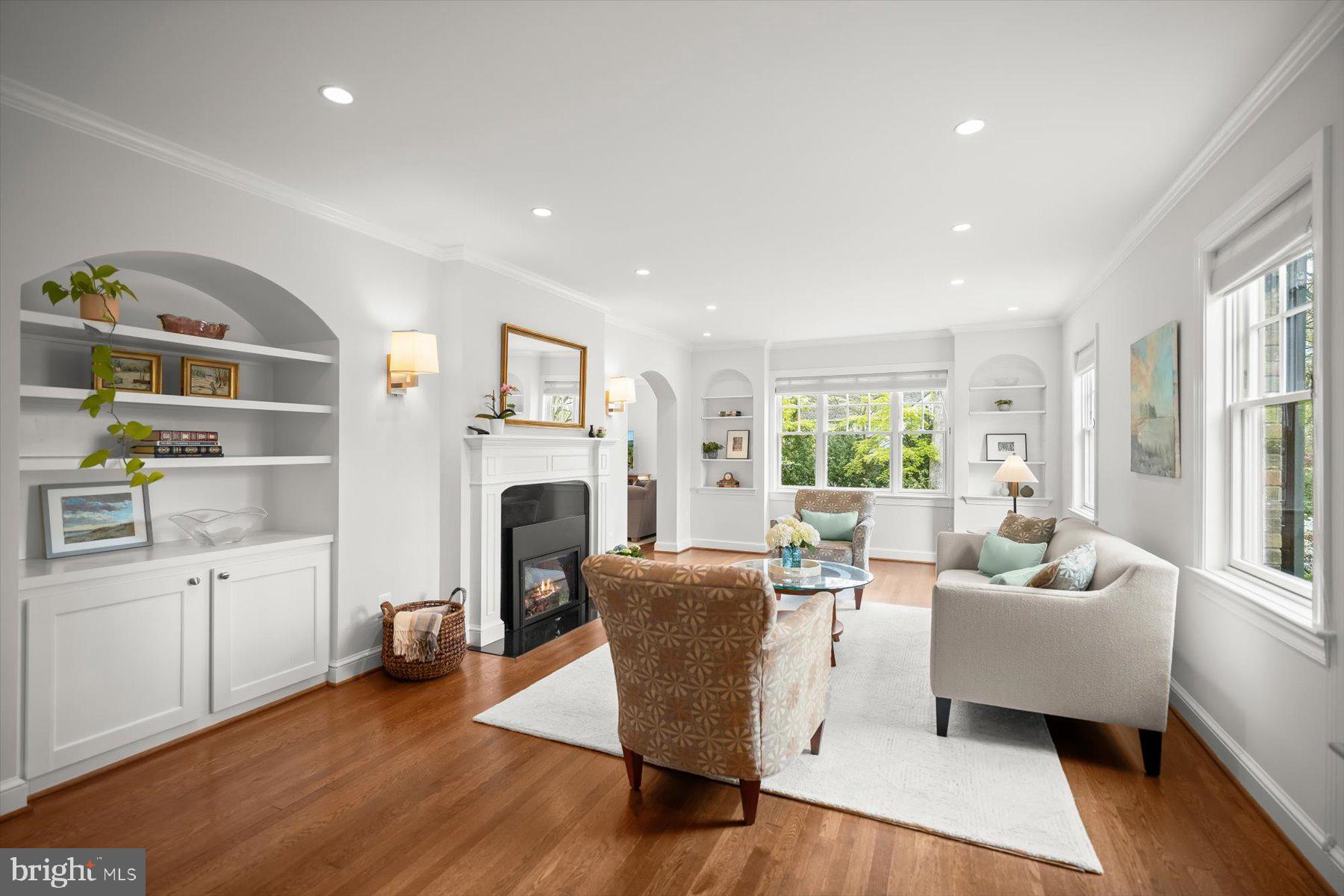 LARCHMONT - Residential