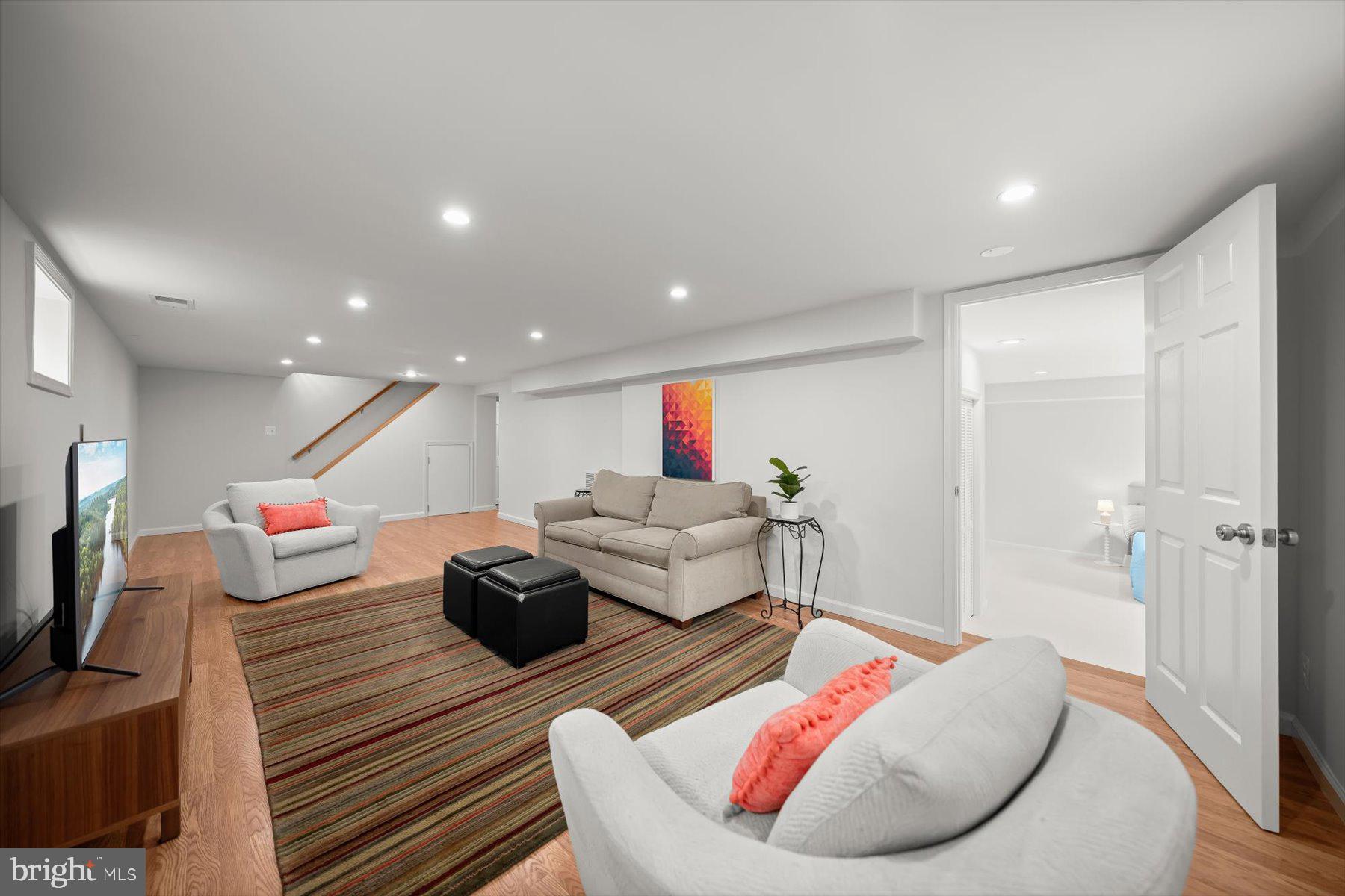 LARCHMONT - Residential