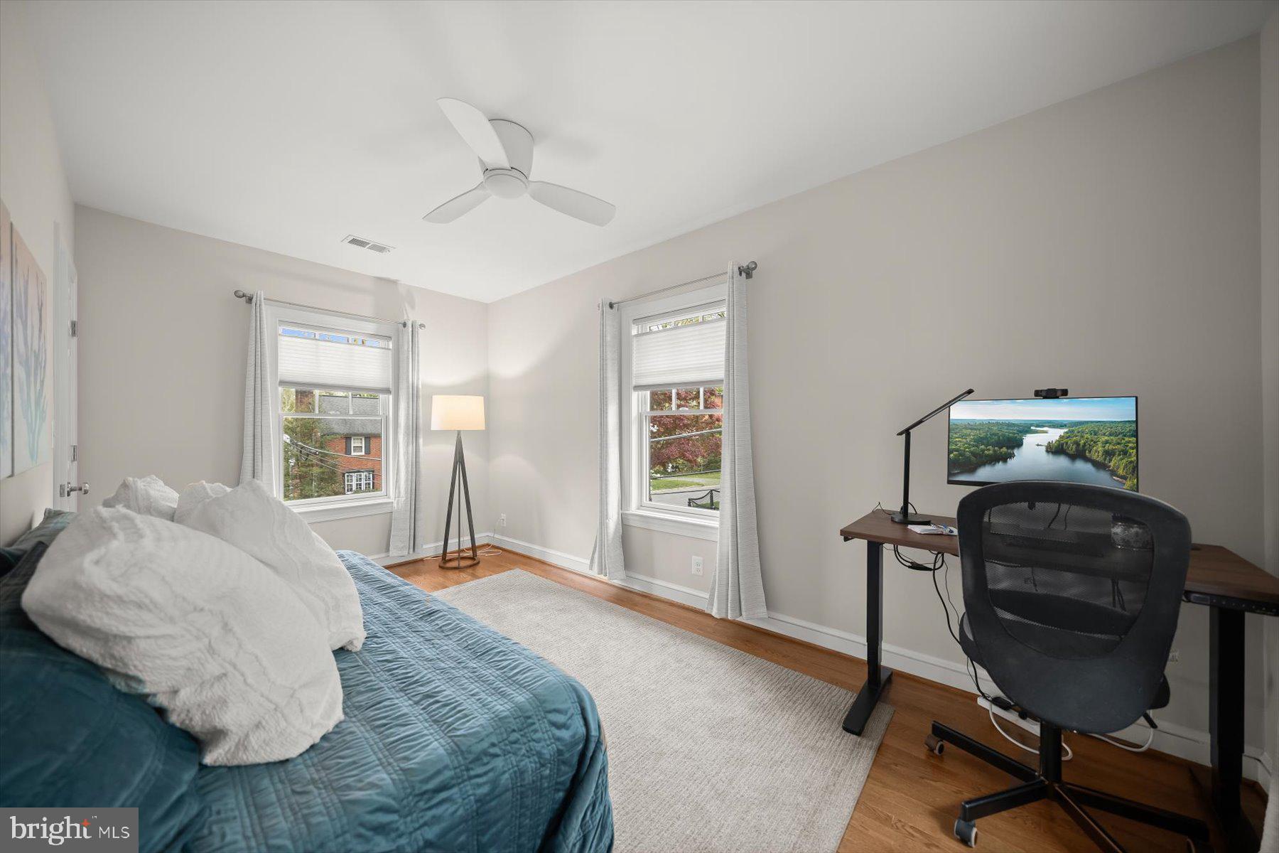 LARCHMONT - Residential