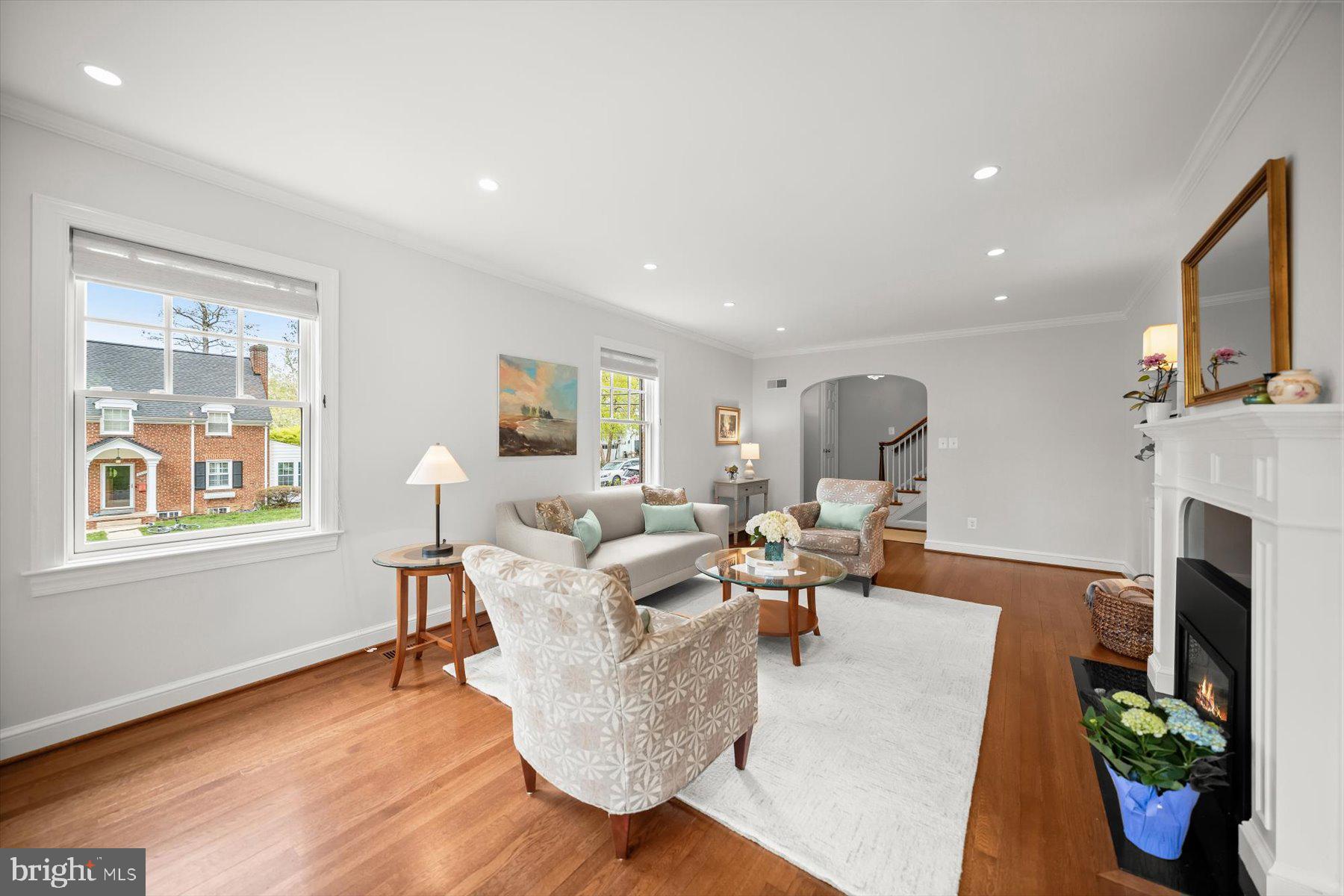 LARCHMONT - Residential