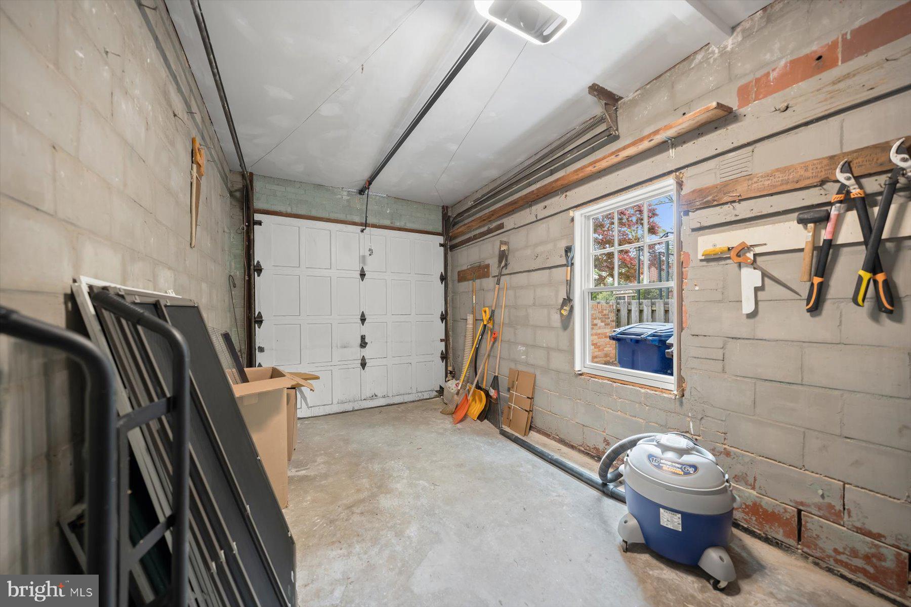 LARCHMONT - Residential