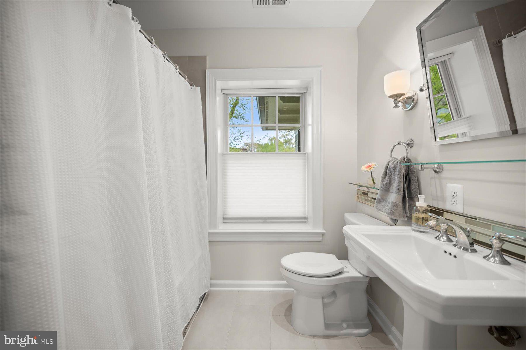 LARCHMONT - Residential