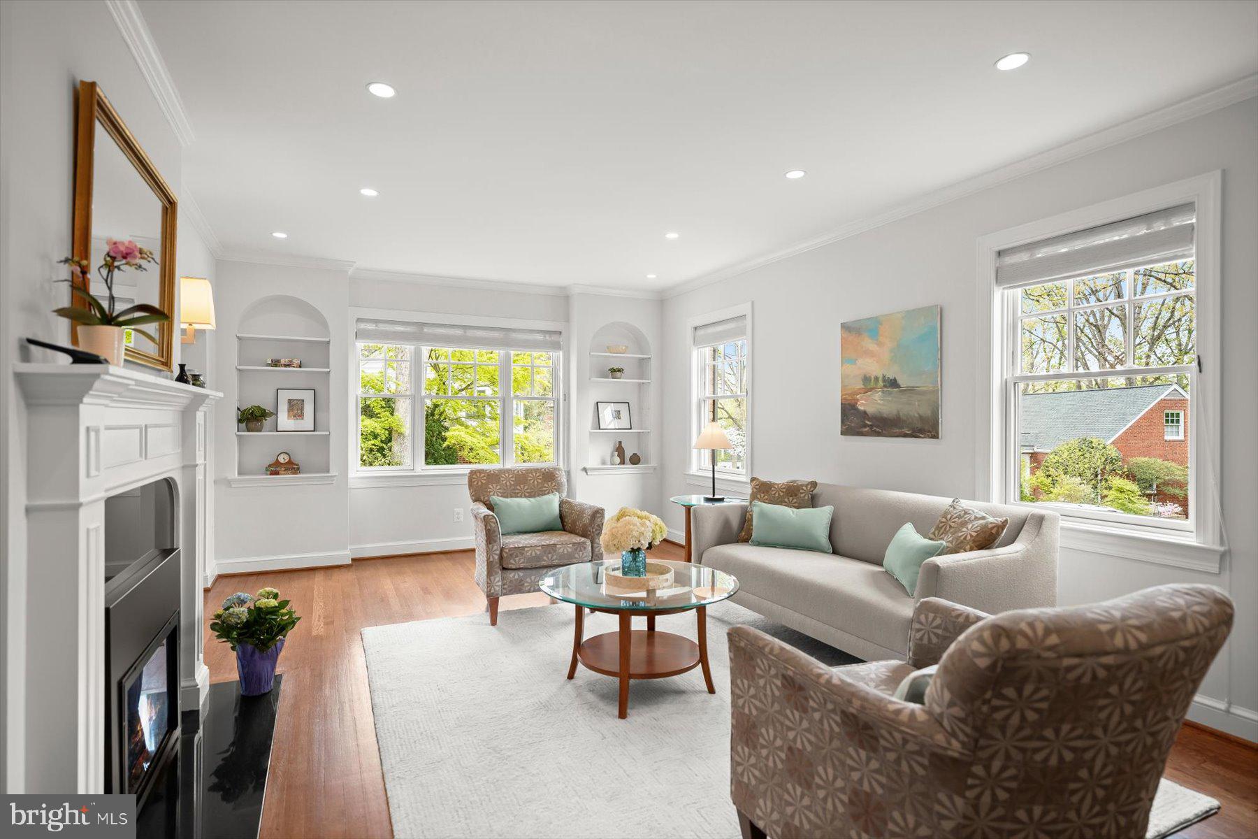 LARCHMONT - Residential