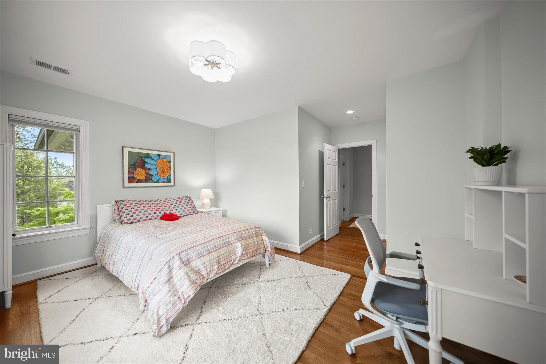 LARCHMONT - Residential