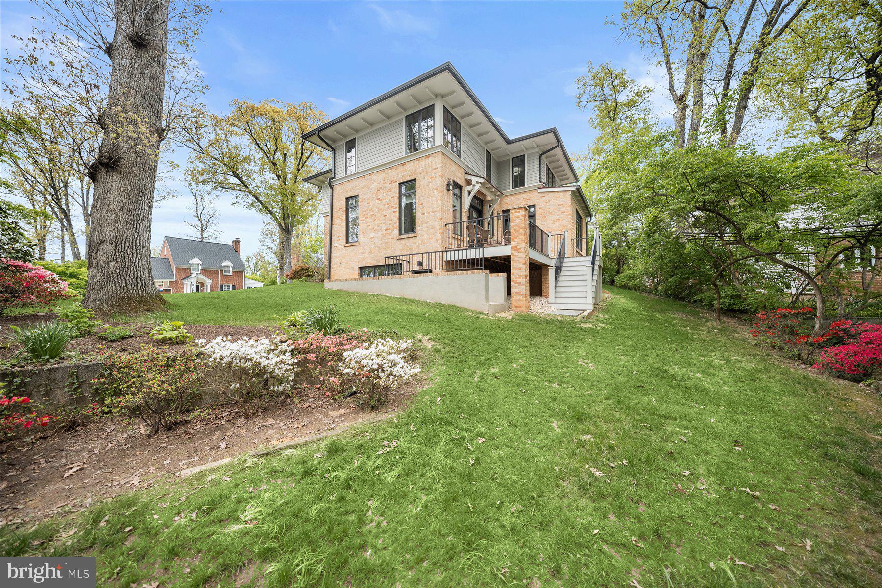 LARCHMONT - Residential