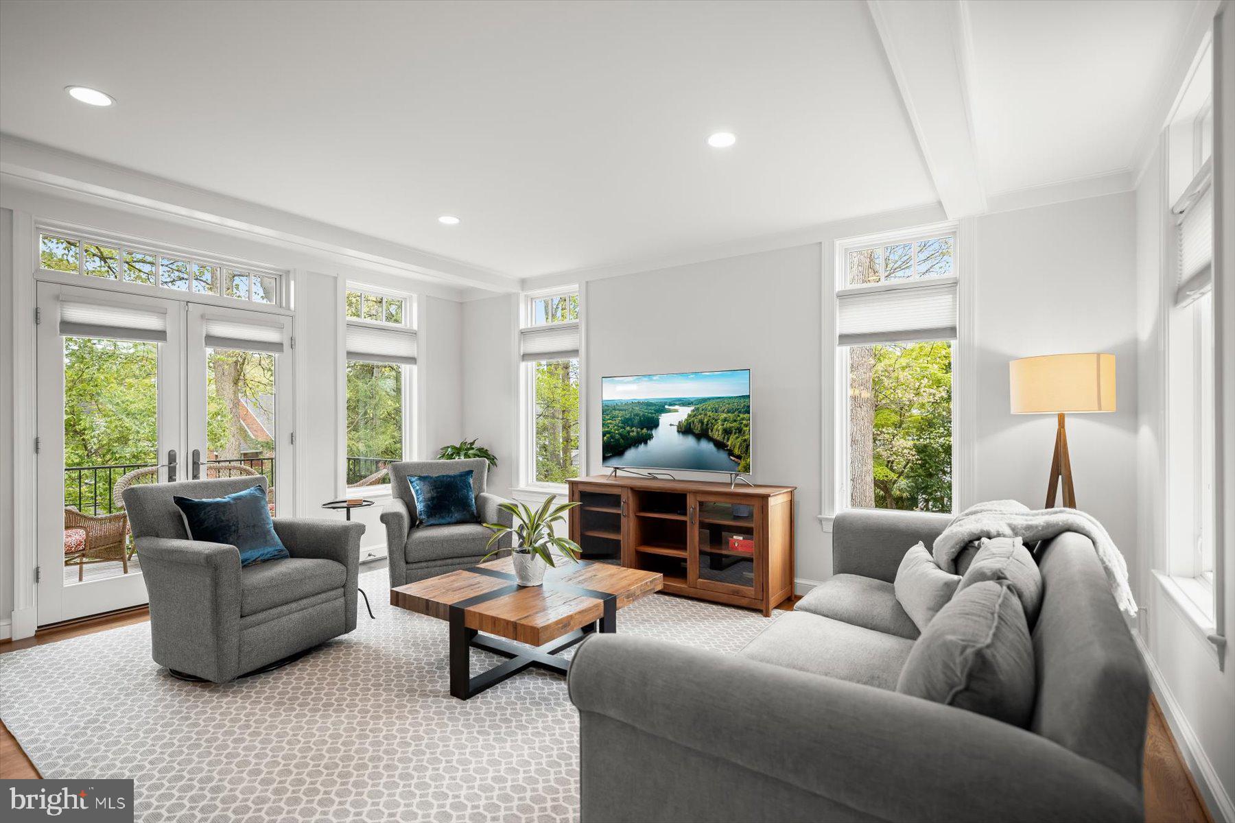 LARCHMONT - Residential