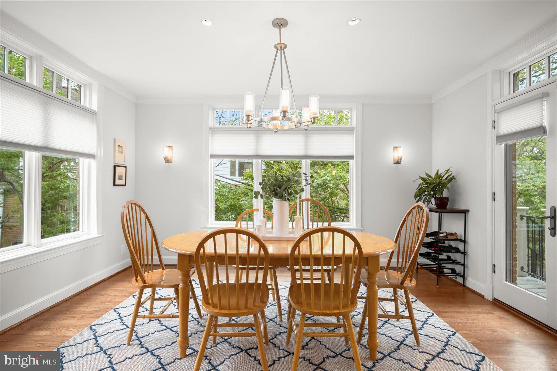 LARCHMONT - Residential