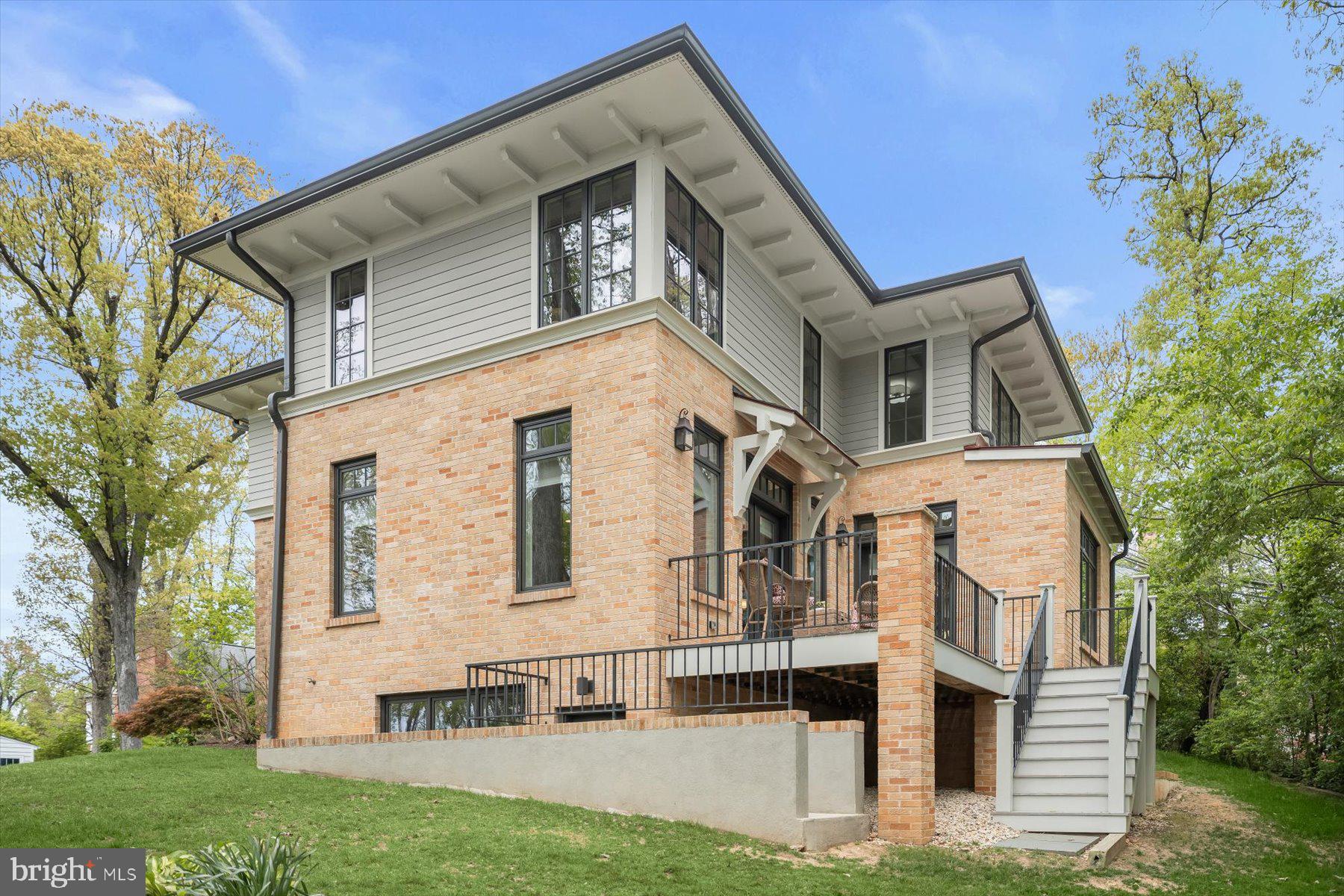 LARCHMONT - Residential