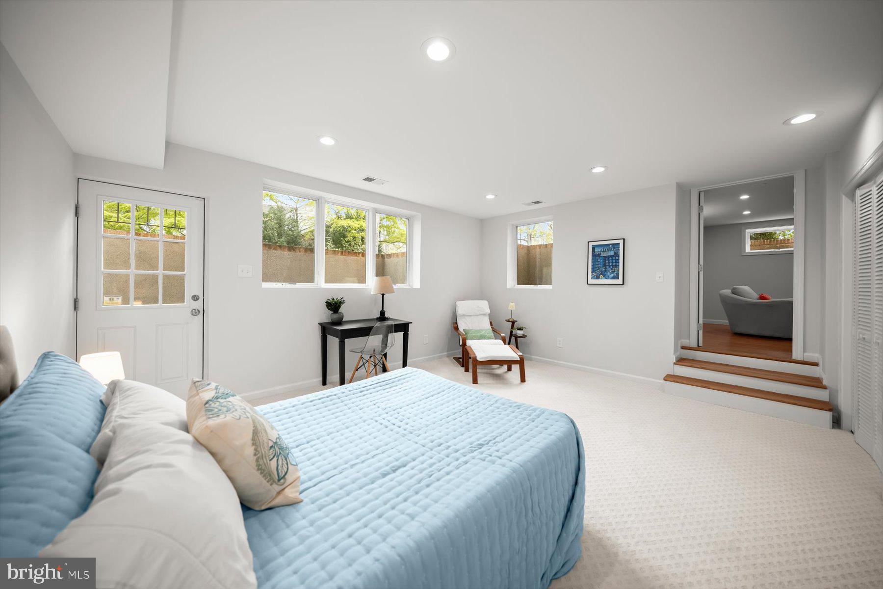 LARCHMONT - Residential