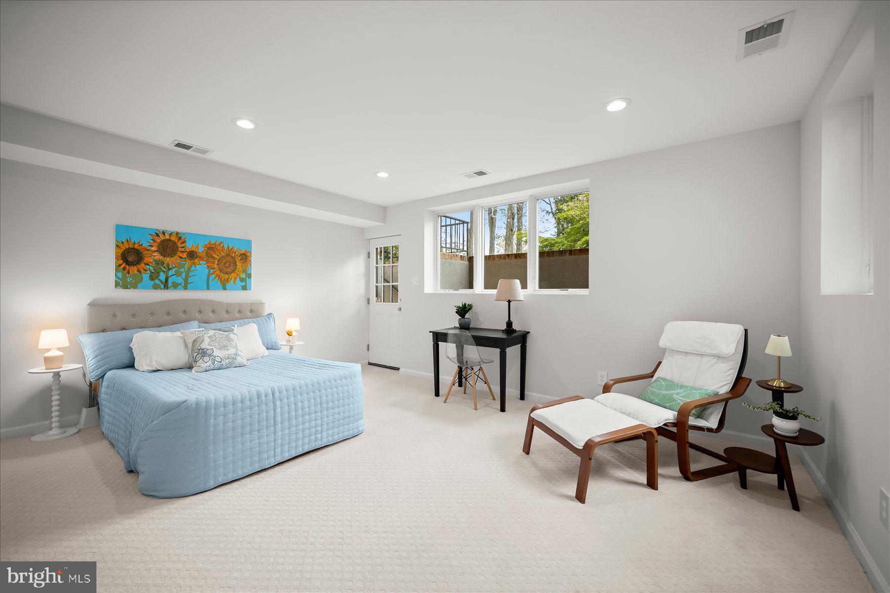 LARCHMONT - Residential