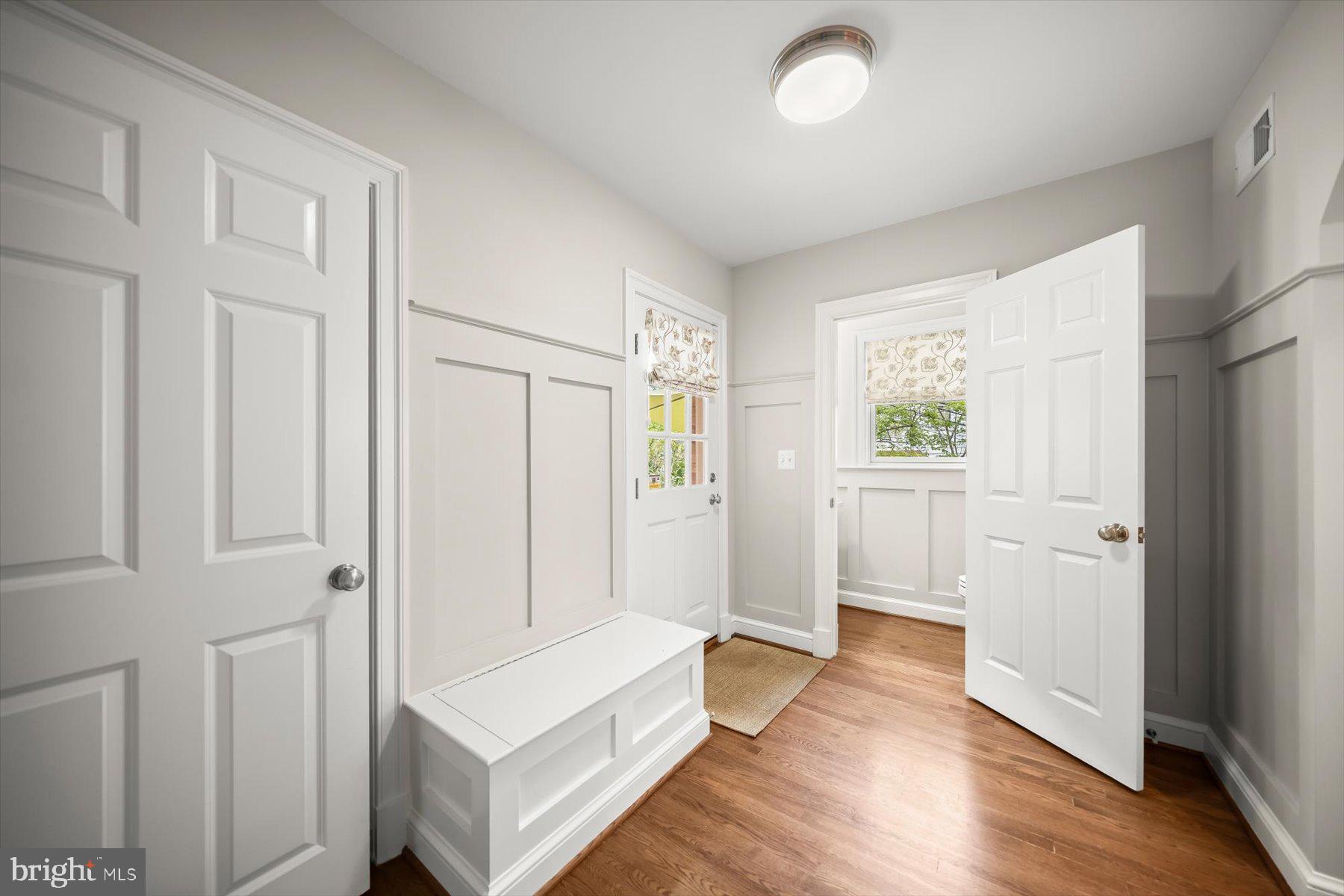 LARCHMONT - Residential