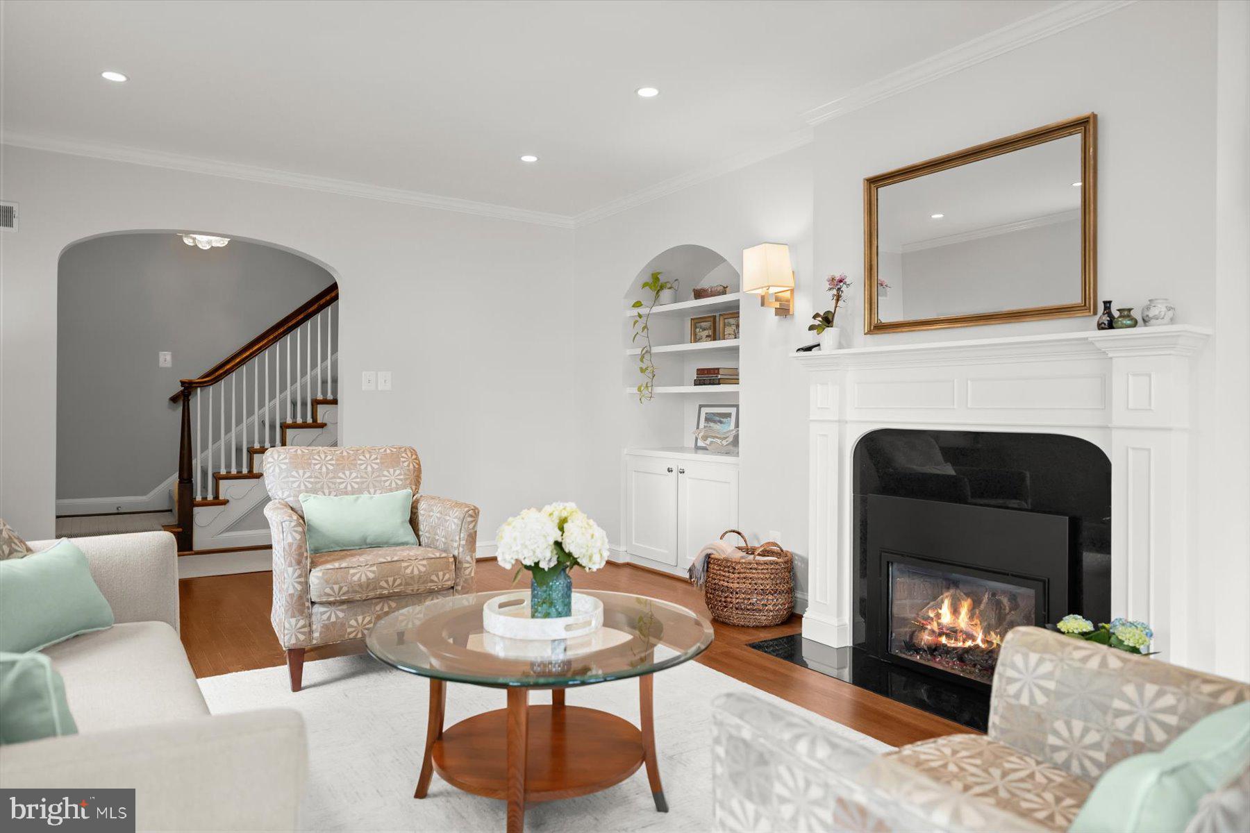 LARCHMONT - Residential