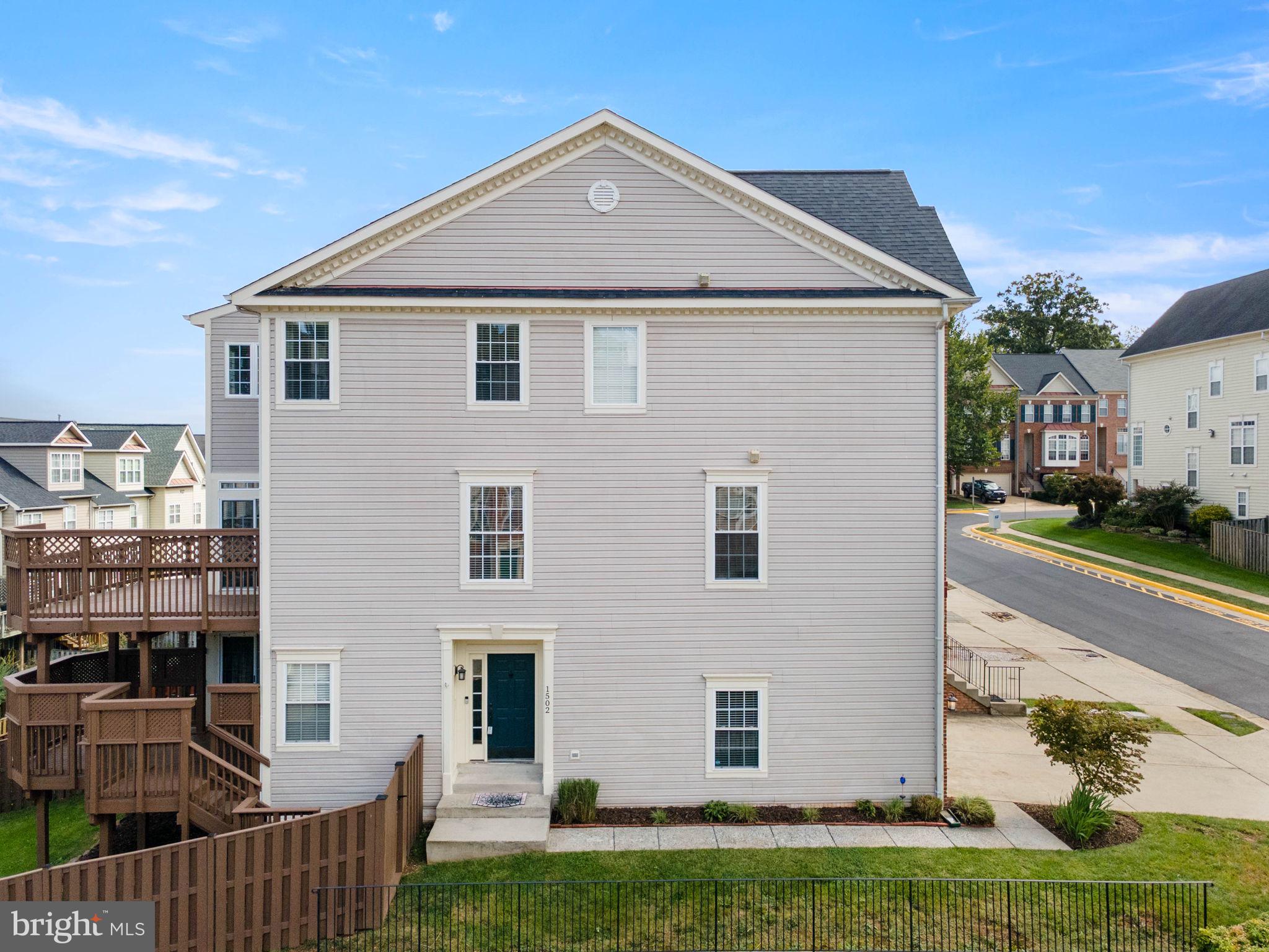 1502 TECUMSEH TERRACE NE