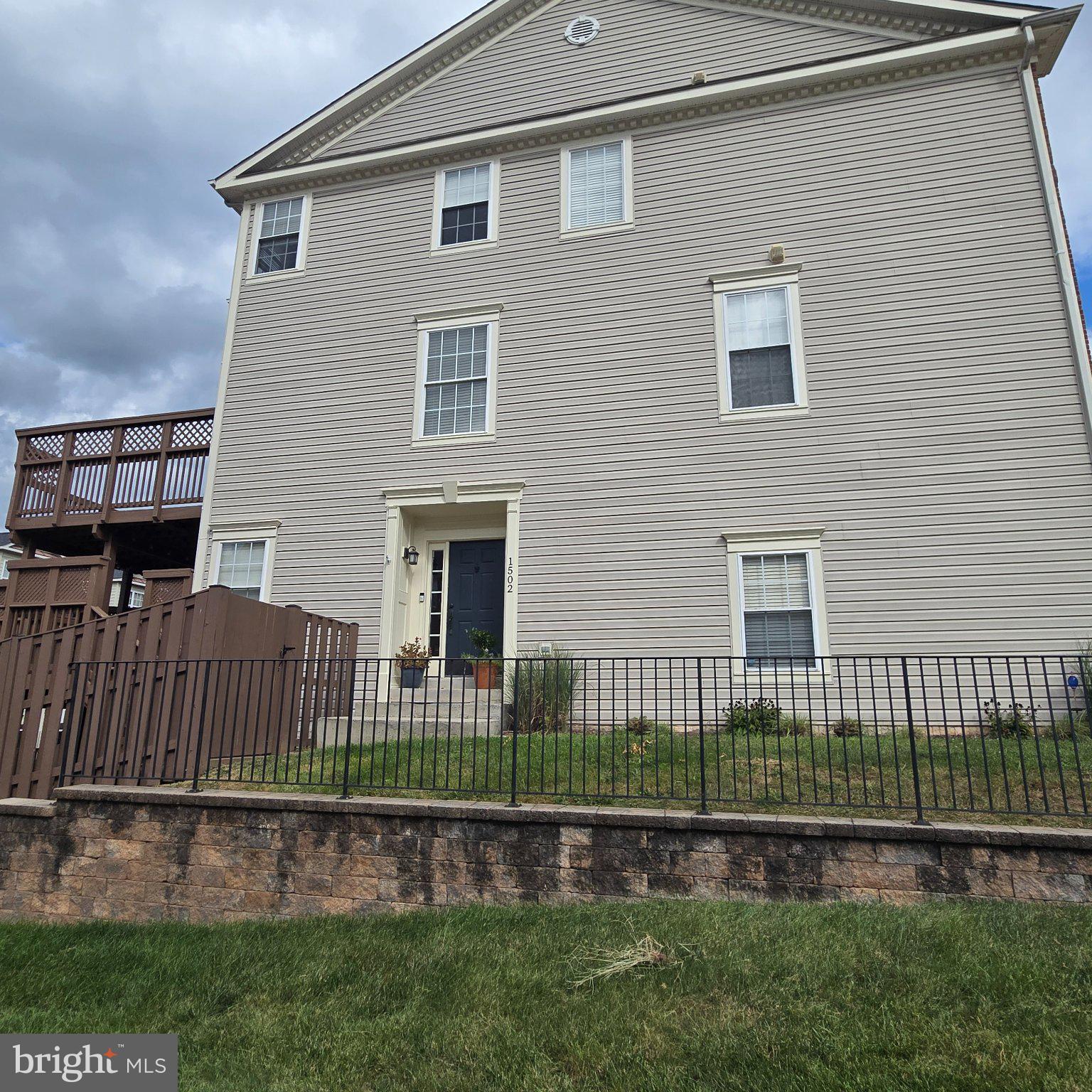1502 TECUMSEH TERRACE NE