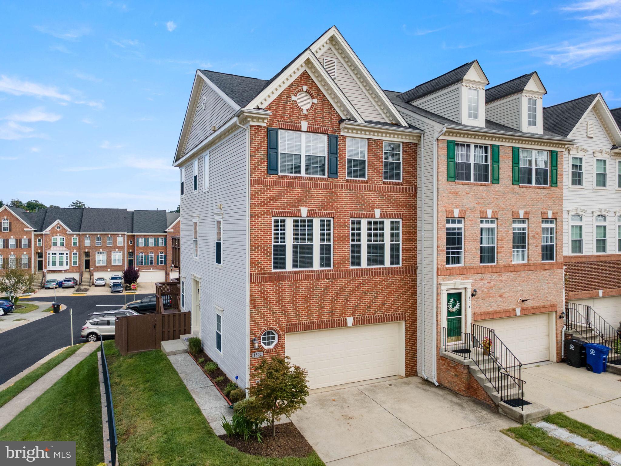 1502 TECUMSEH TERRACE NE