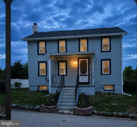 Photo of 1007 Livingston Avenue, PHOENIXVILLE, PA 19460 (MLS # PACT2128100)