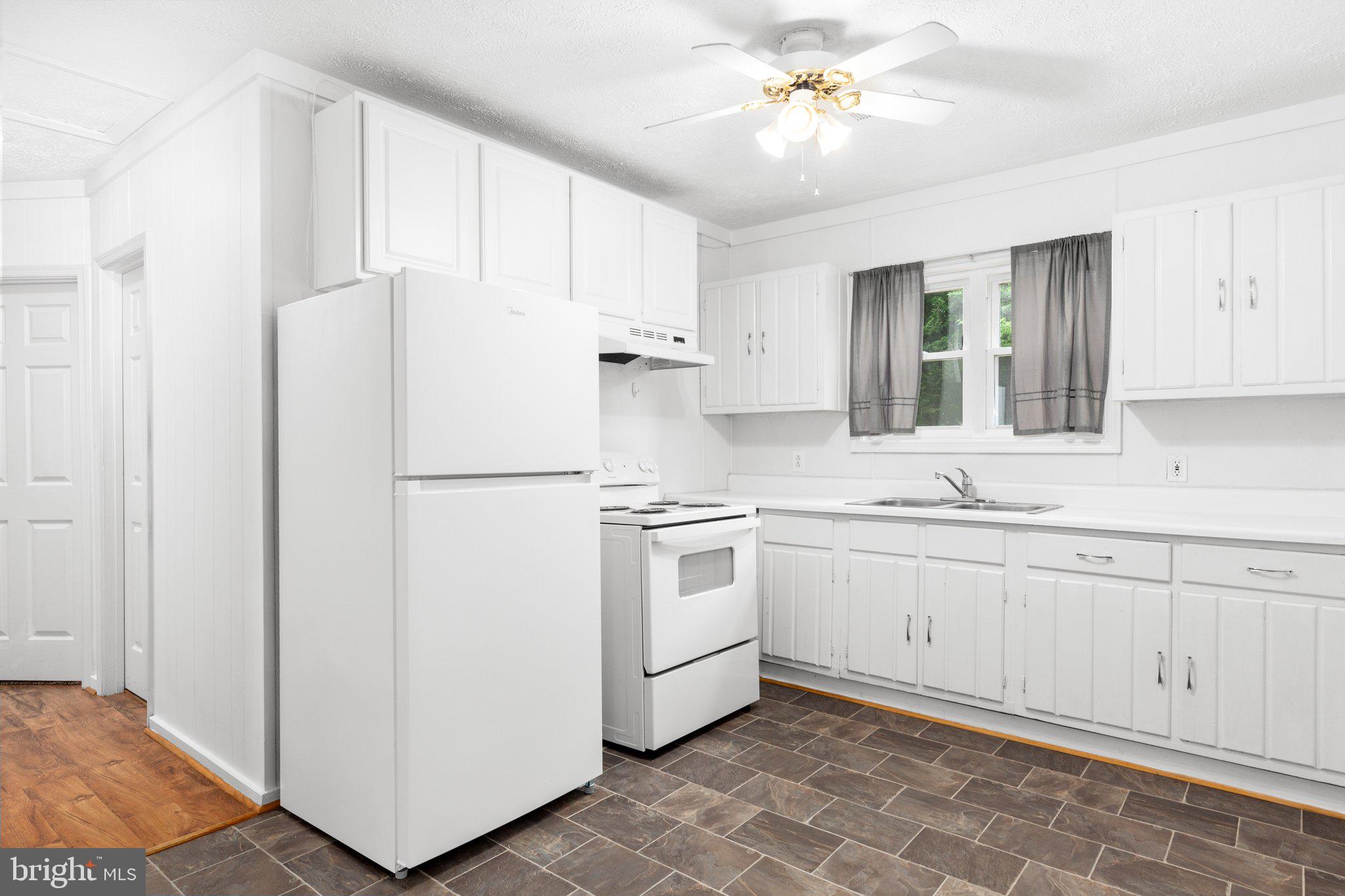 EBB TIDE - Residential