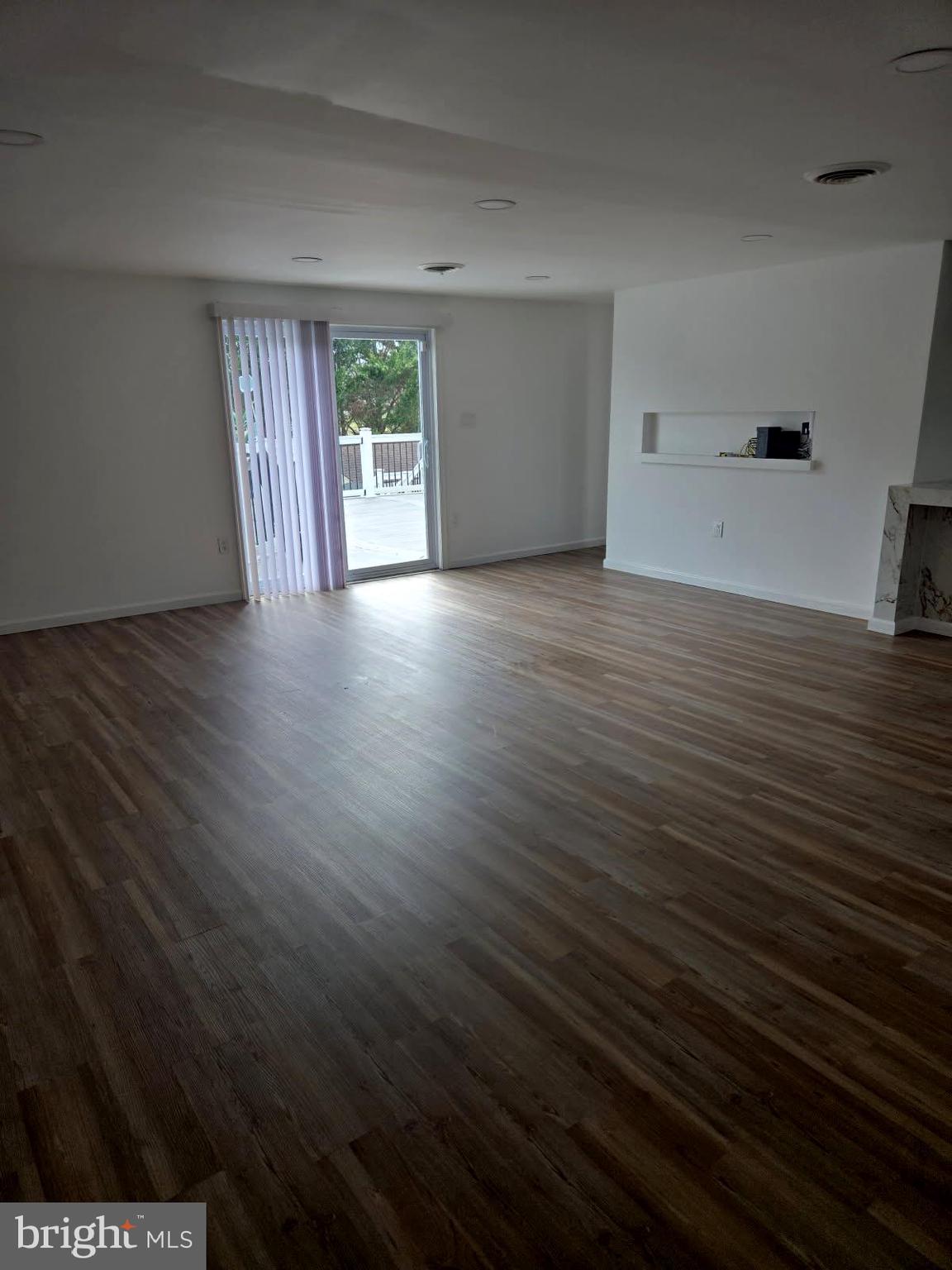 BURGESSER - Residential Lease