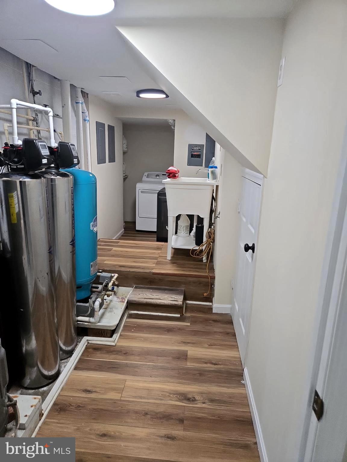 BURGESSER - Residential Lease