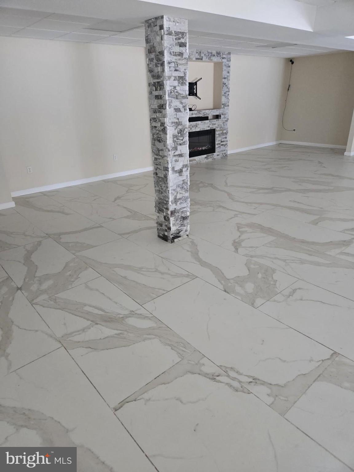 BURGESSER - Residential Lease