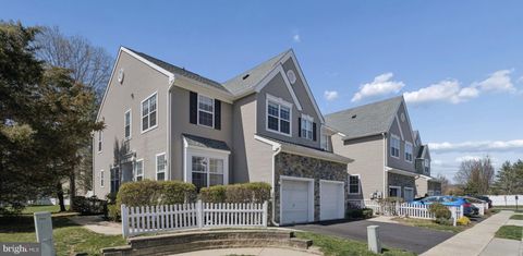 Photo of 701 Dahlia Circle, DAYTON, NJ 08810 (MLS # NJMX2011760)