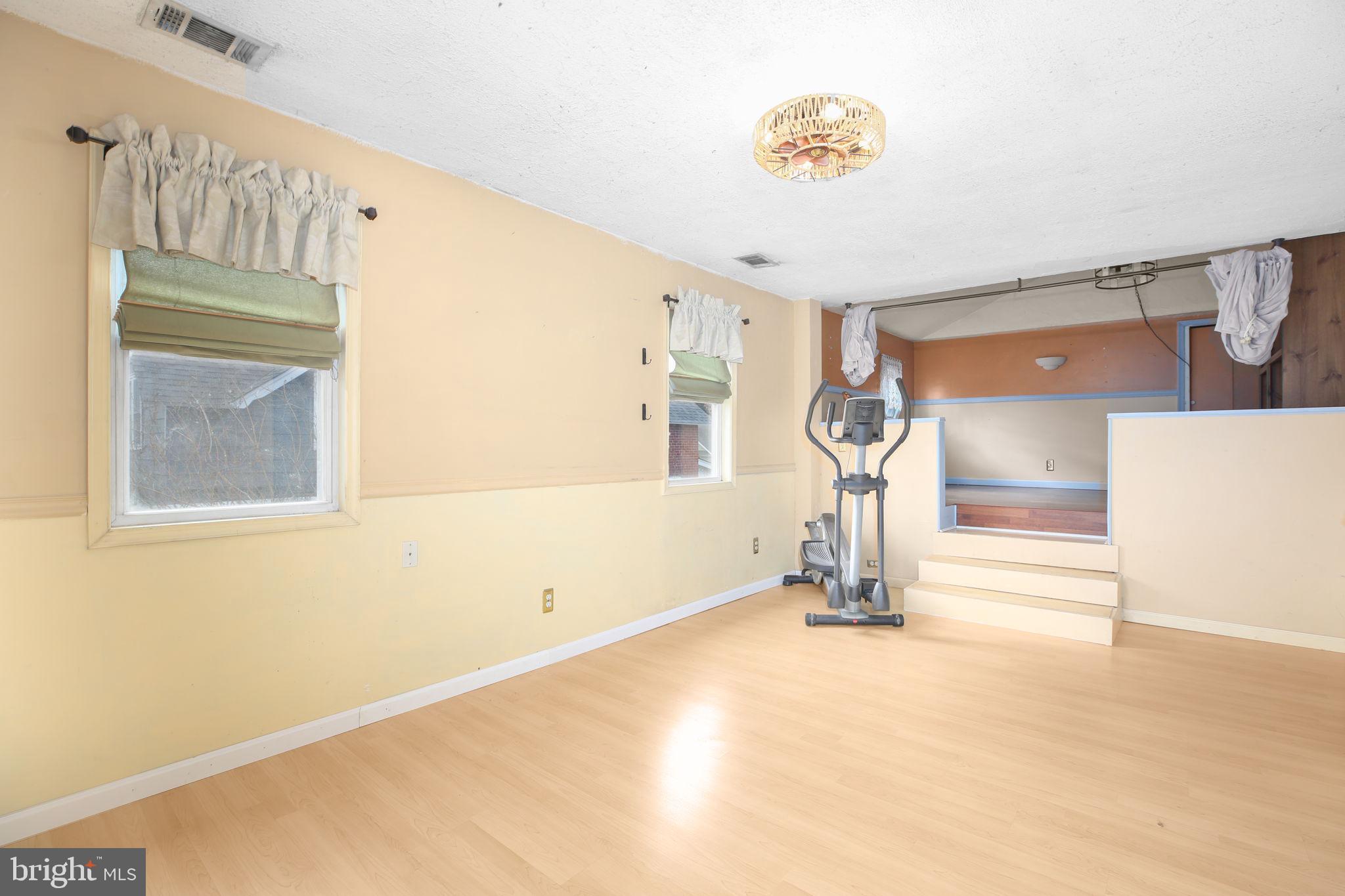 COLLEGE TERRACE - Residential