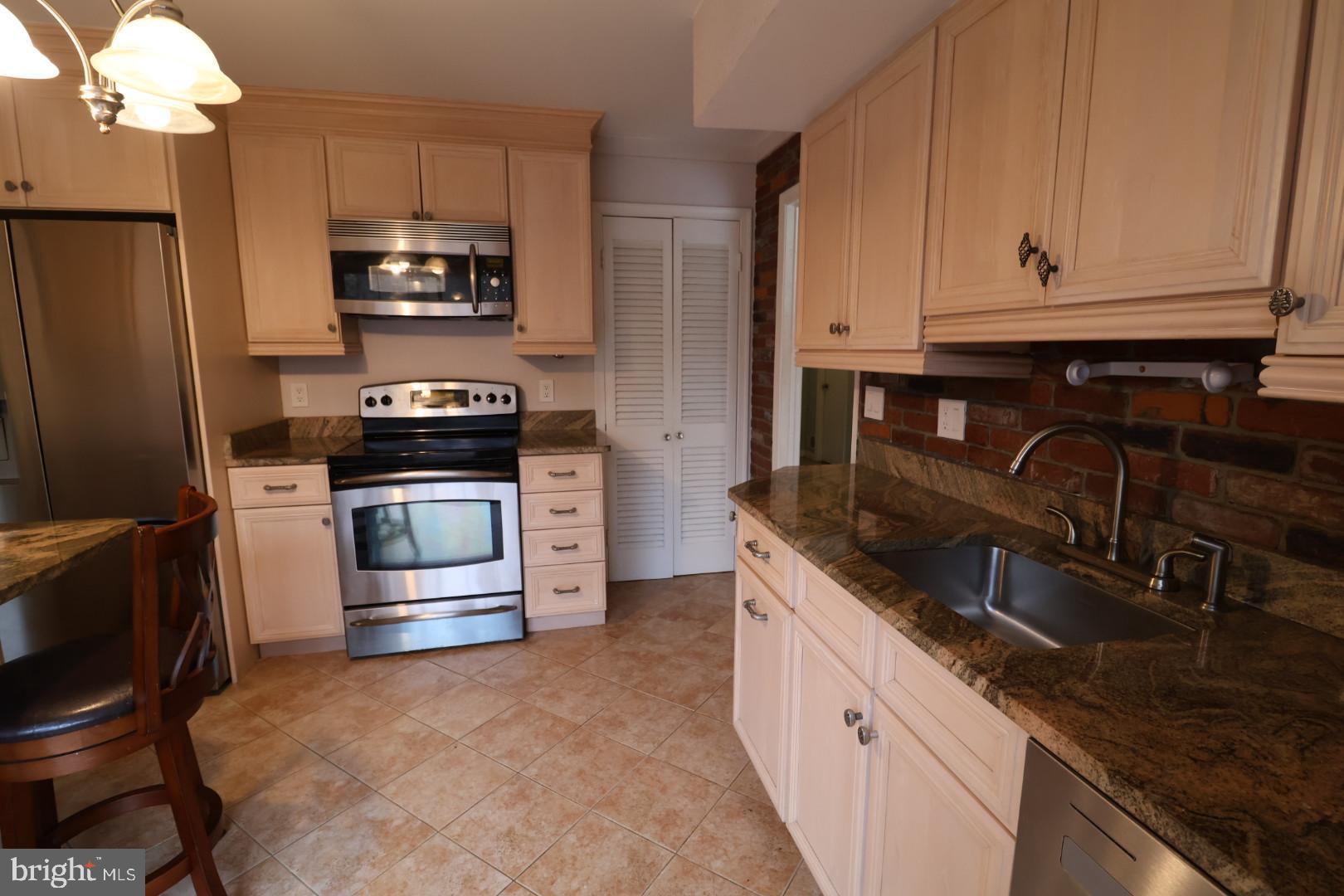 RESTON - Residential Lease