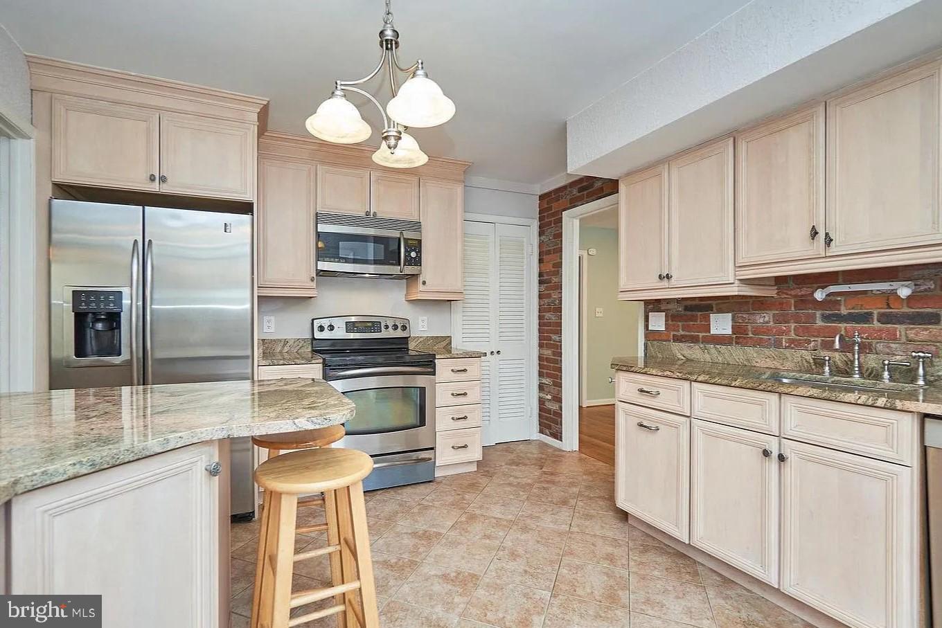 RESTON - Residential Lease