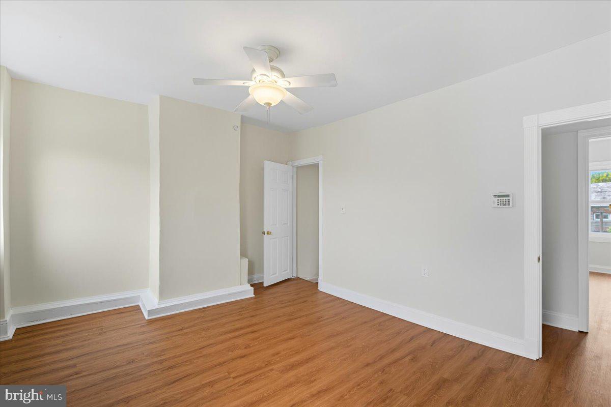 HOLLINS MARKET - Residential