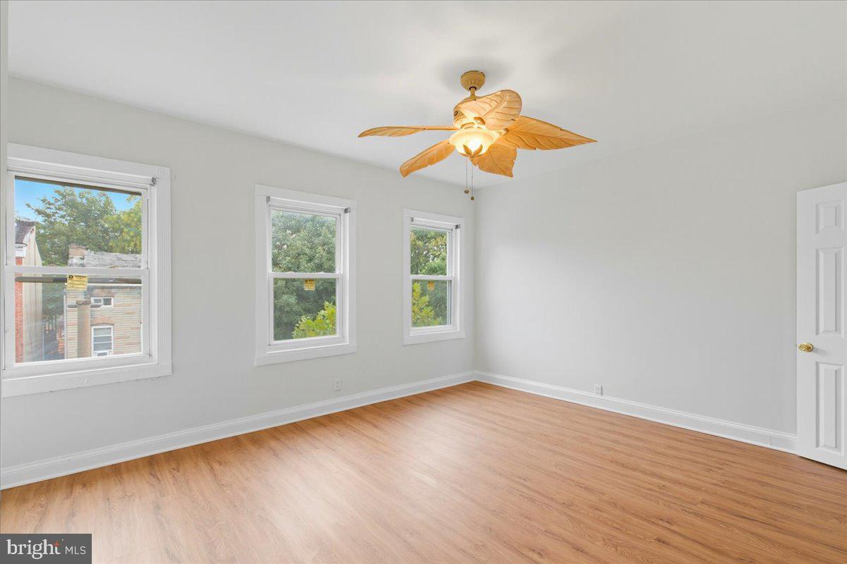 HOLLINS MARKET - Residential