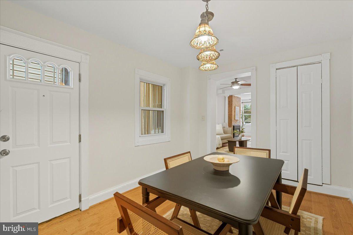 HOLLINS MARKET - Residential