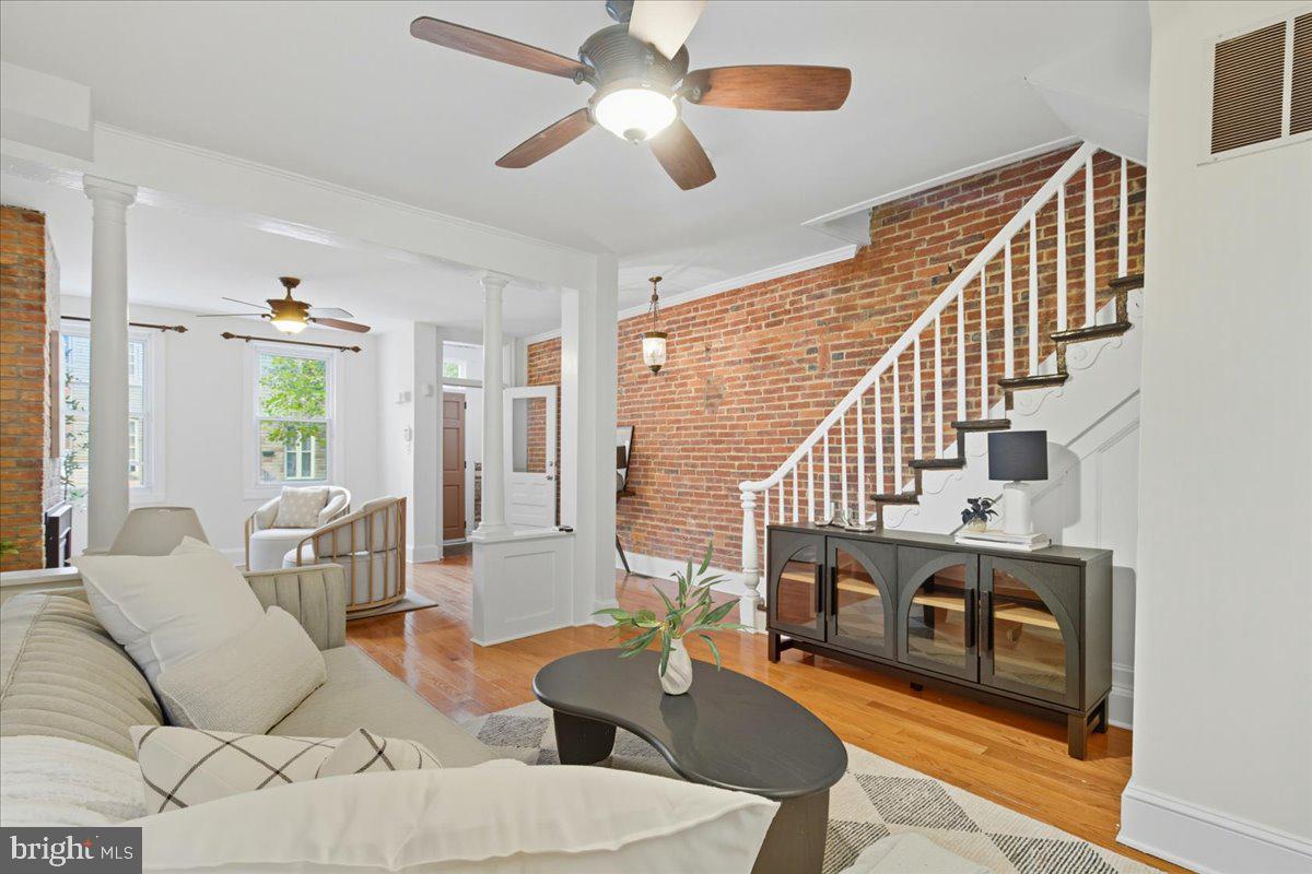 HOLLINS MARKET - Residential