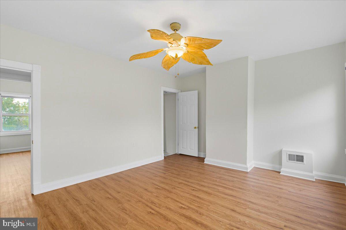 HOLLINS MARKET - Residential