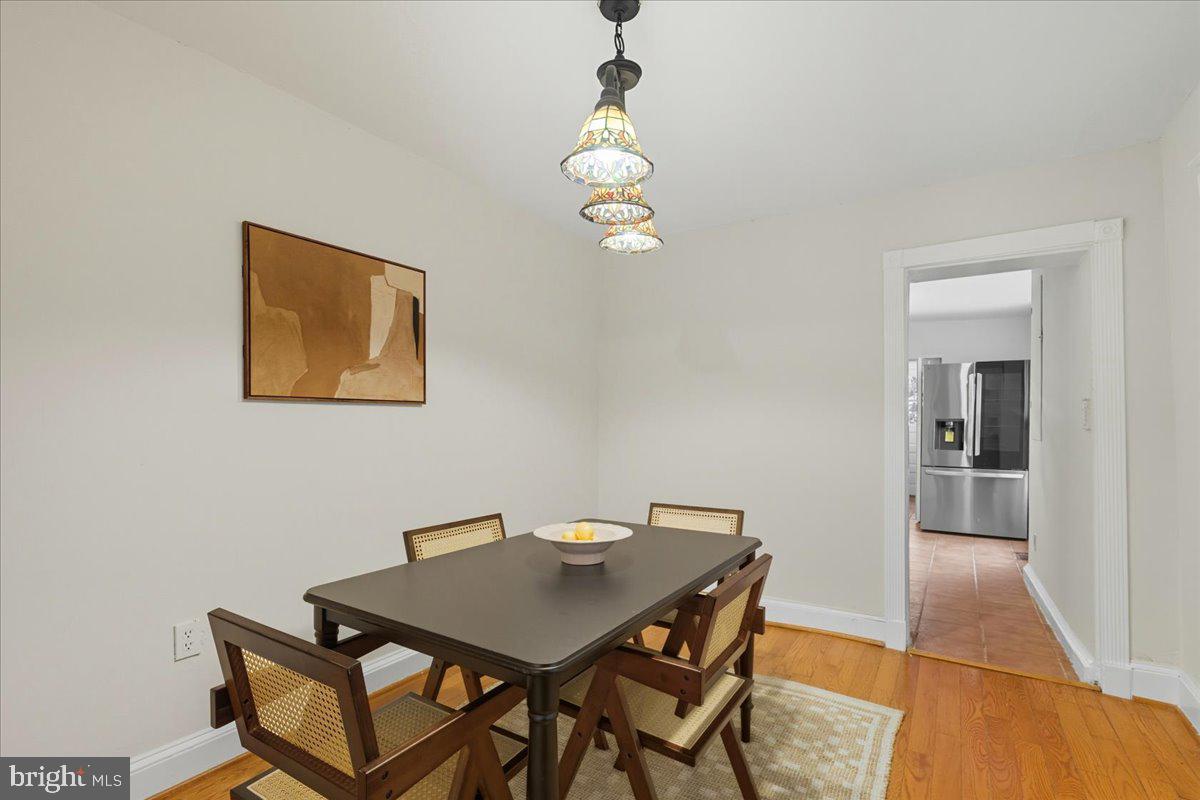 HOLLINS MARKET - Residential