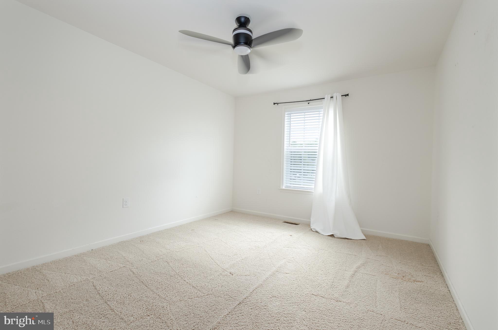 WASHINGTON TRAIL - Residential Lease