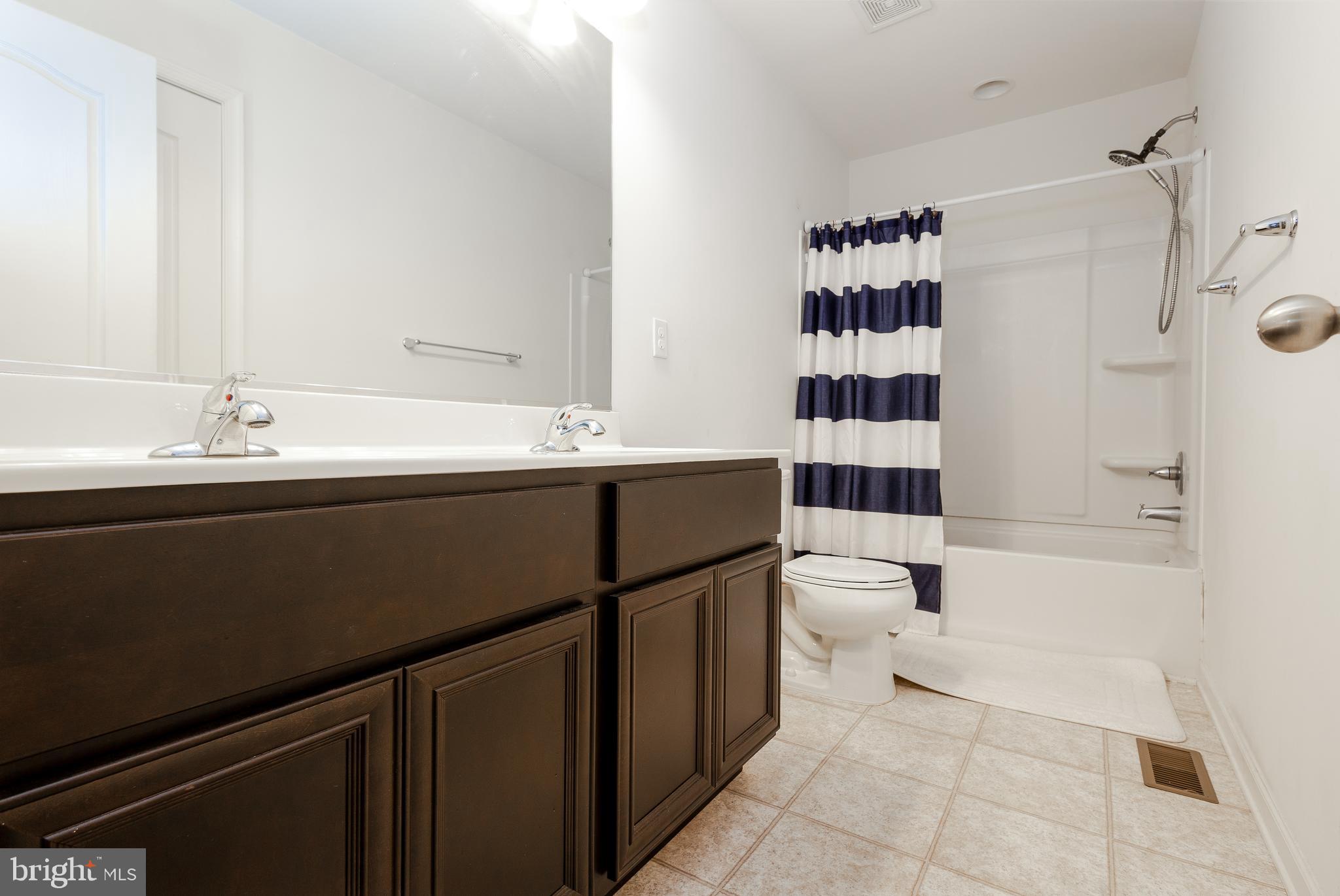 WASHINGTON TRAIL - Residential Lease