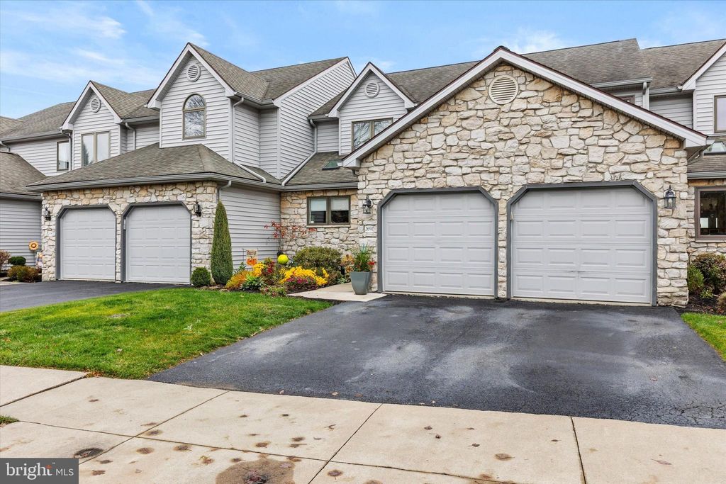 Photo of 2692 Fairway Drive #2692, YORK, PA 17402 (MLS # PAYK2093412)