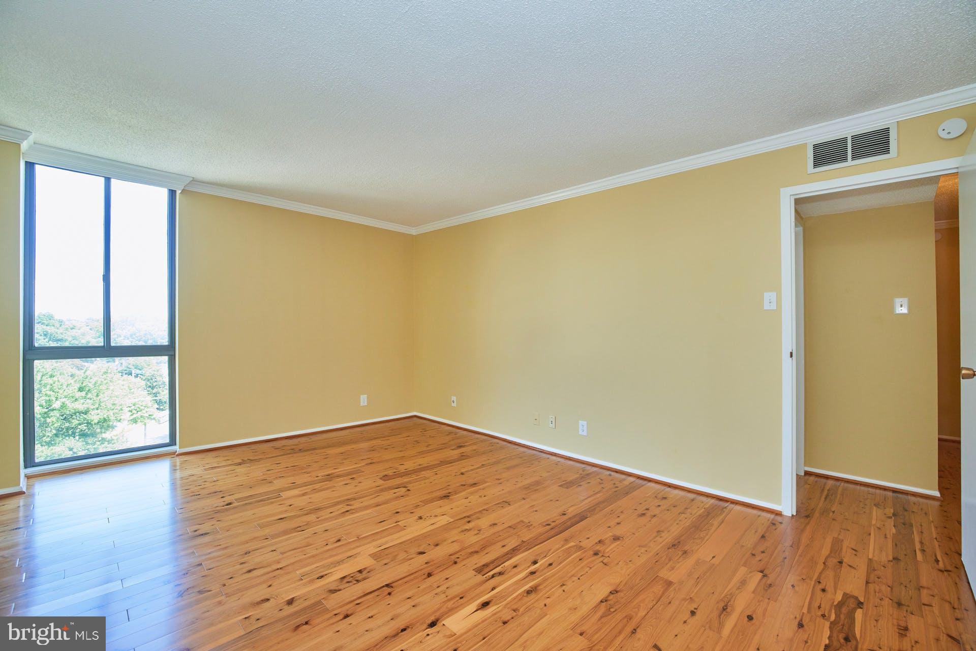 MCLEAN HOUSE - Residential