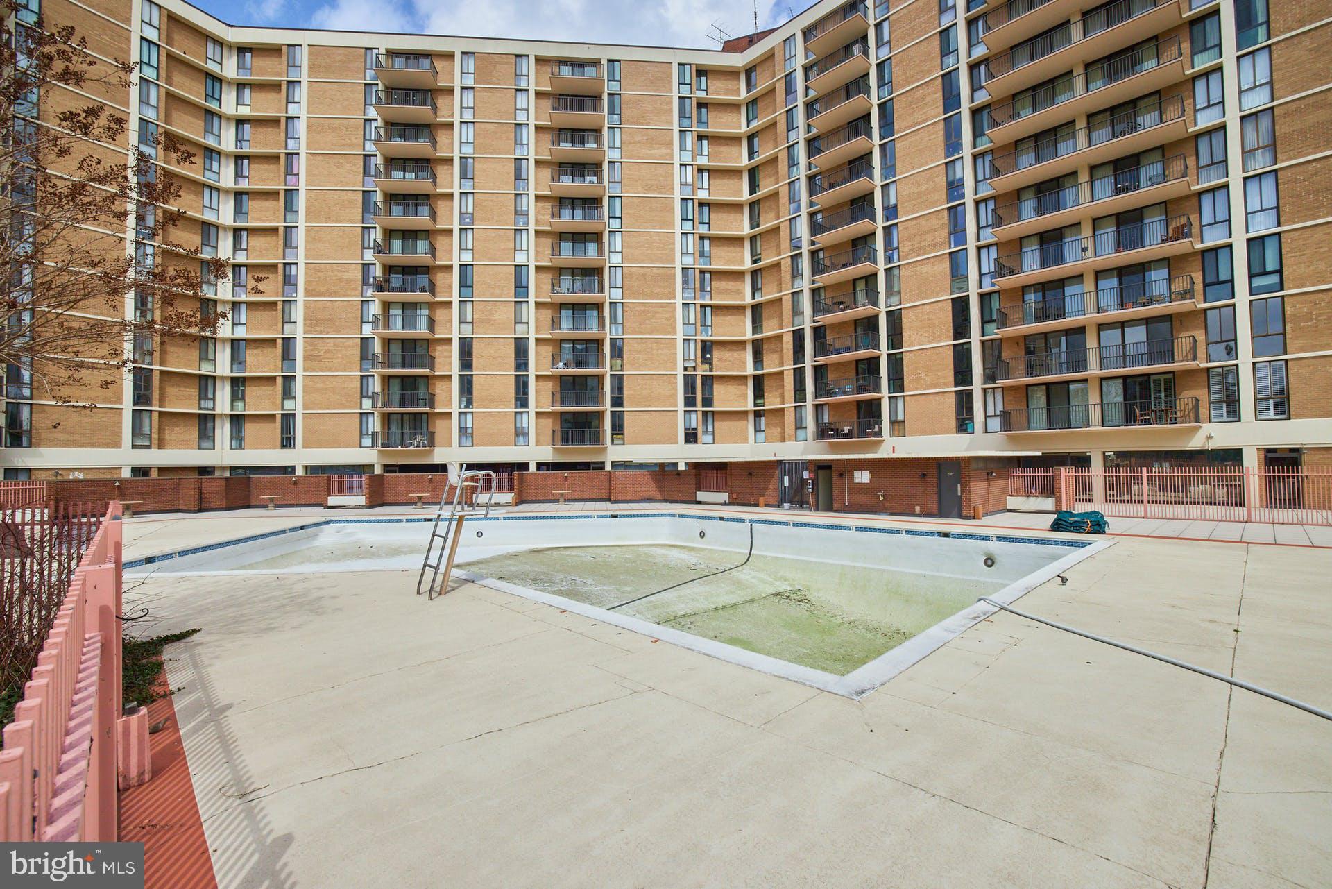 MCLEAN HOUSE - Residential