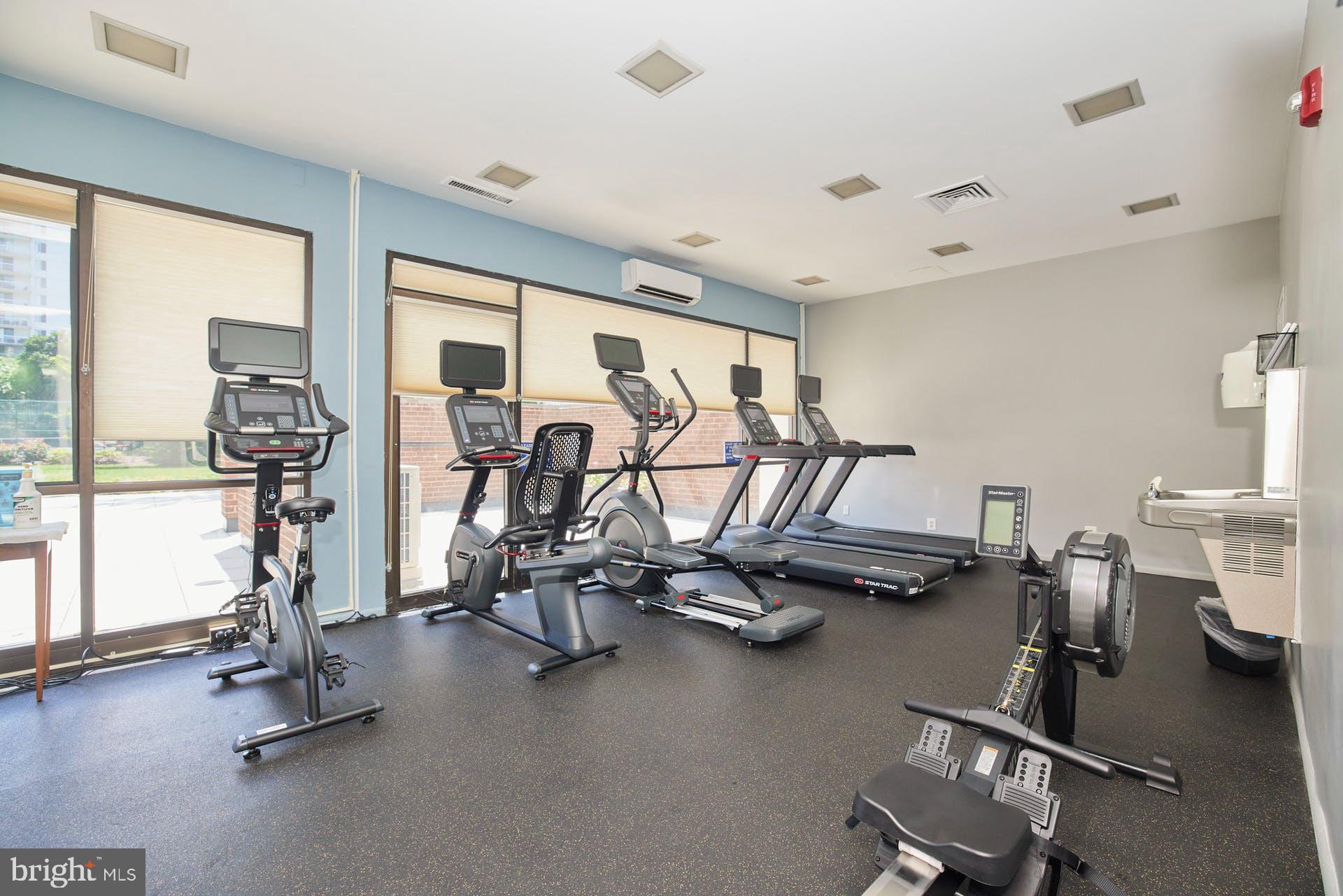 MCLEAN HOUSE - Residential