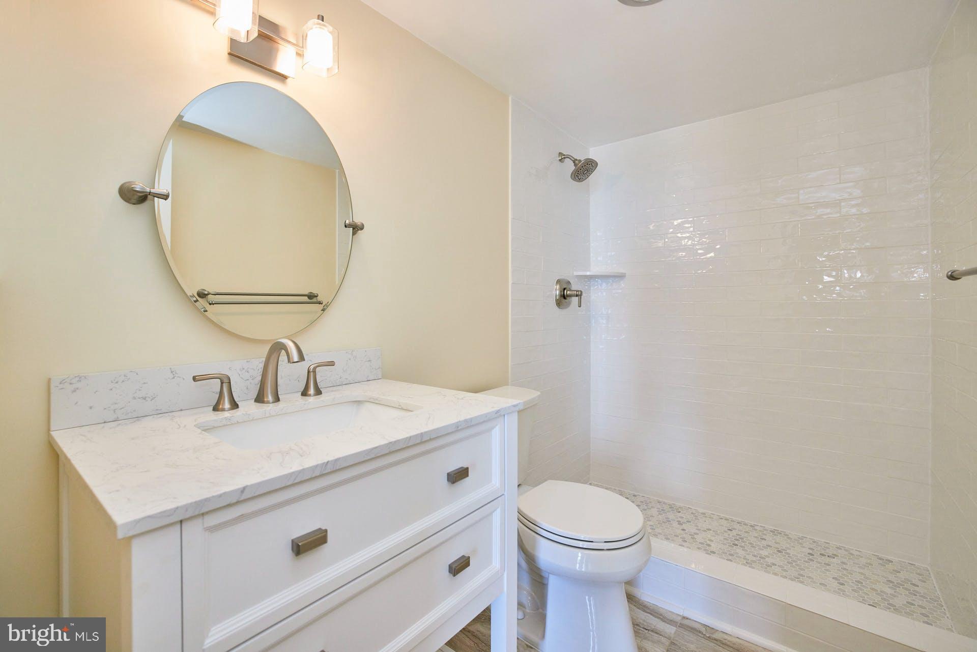 MCLEAN HOUSE - Residential