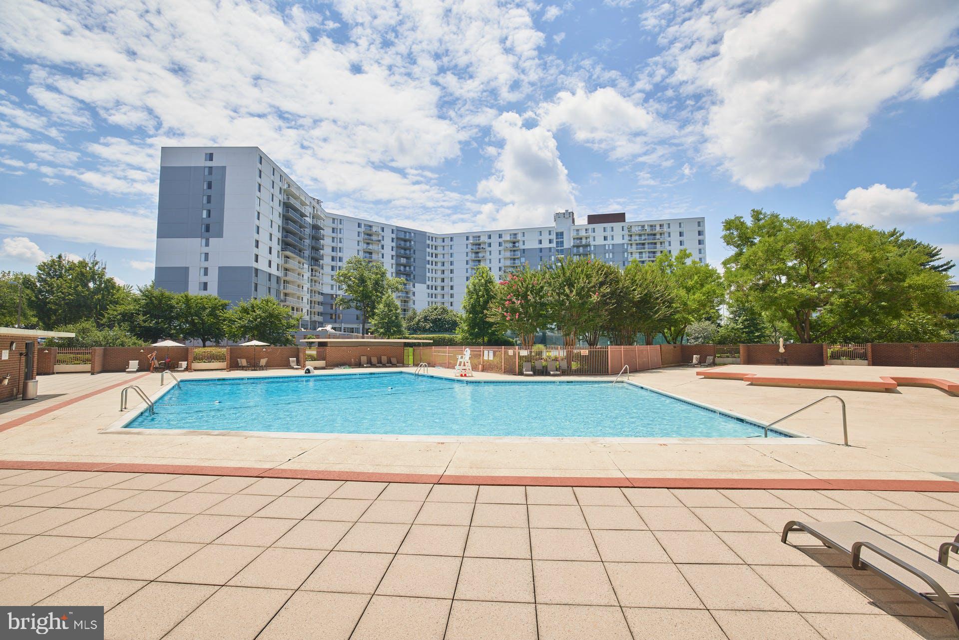 MCLEAN HOUSE - Residential