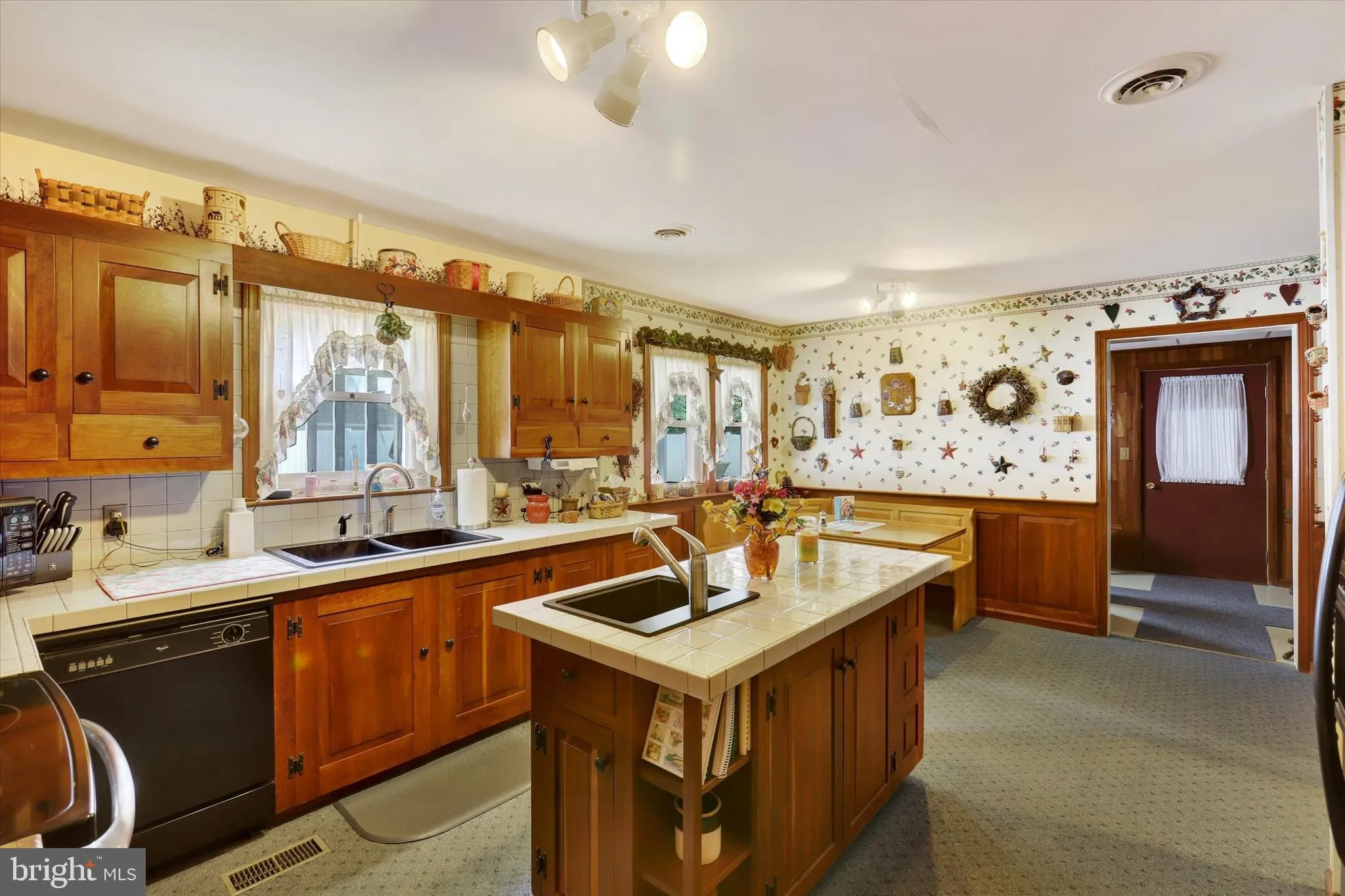 Shippensburg, Pennsylvania 17257, United States, 3 Bedrooms Bedrooms, ,5 BathroomsBathrooms,Residential,Active,174728